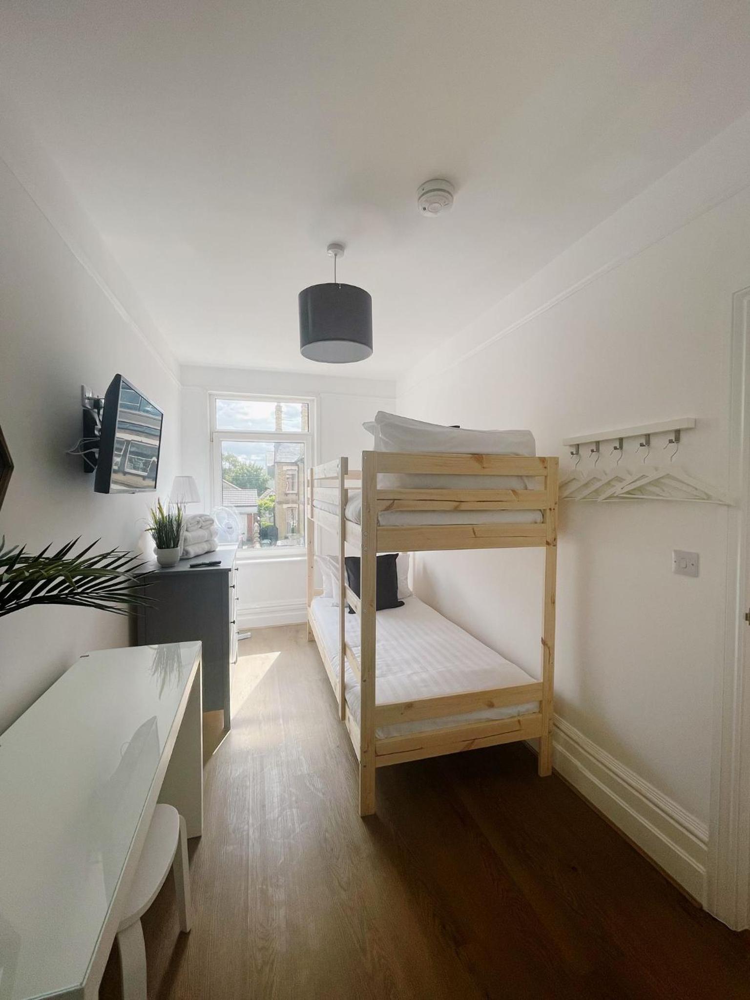 Four-Bedroom House photo 2