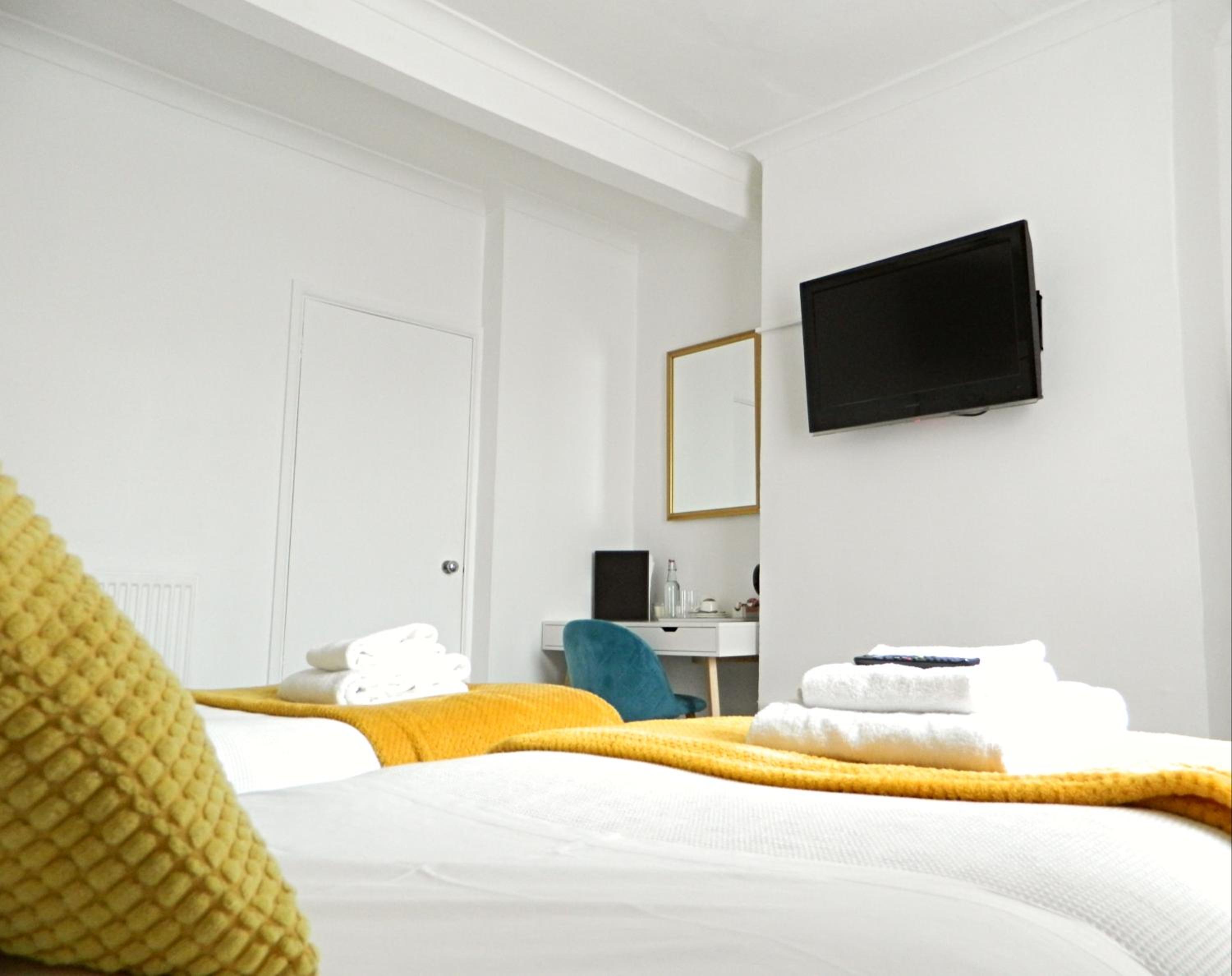 Twin Room - Photo 4
