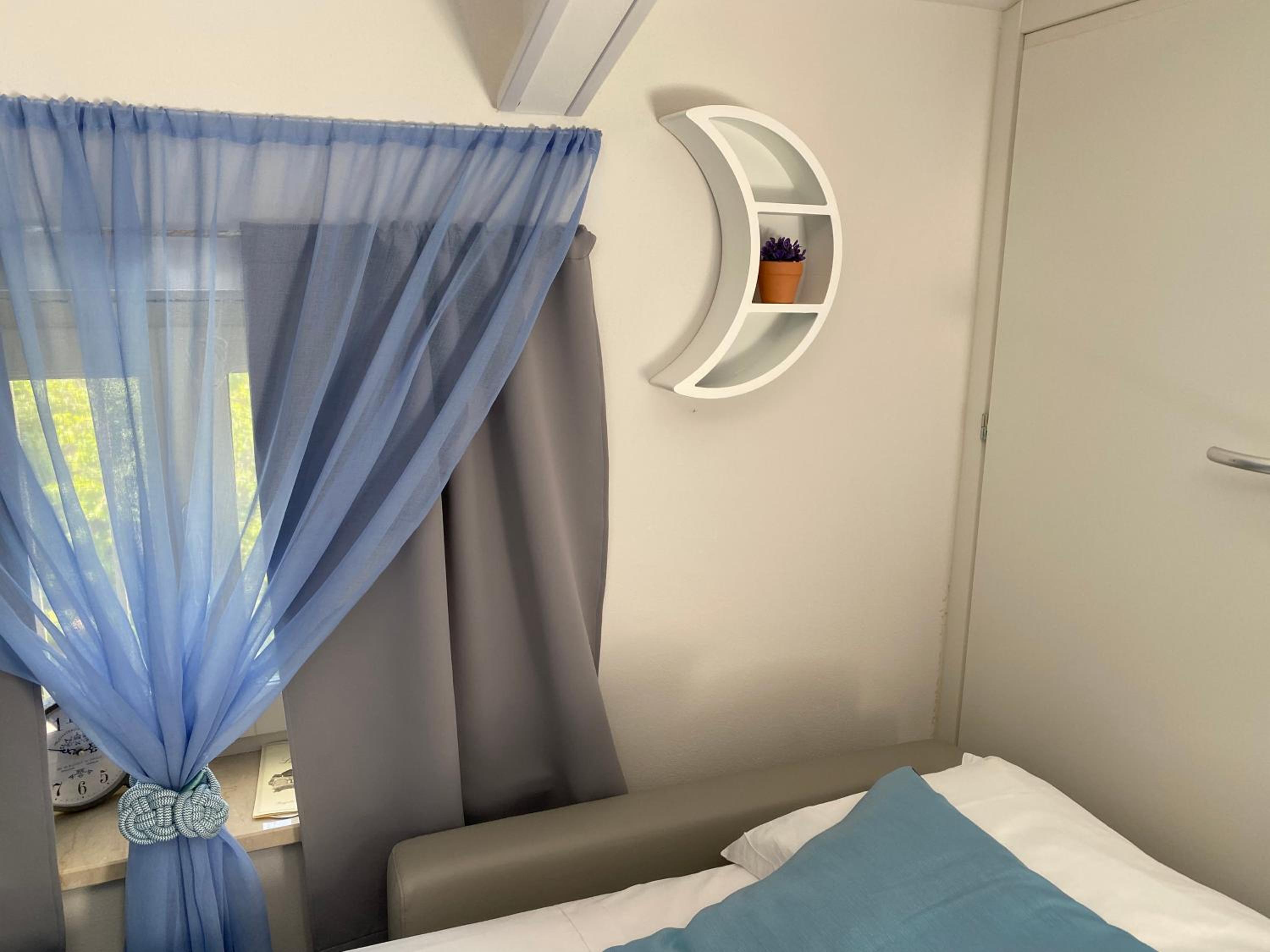 Double or Twin Room with Extra Bed - Photo 9