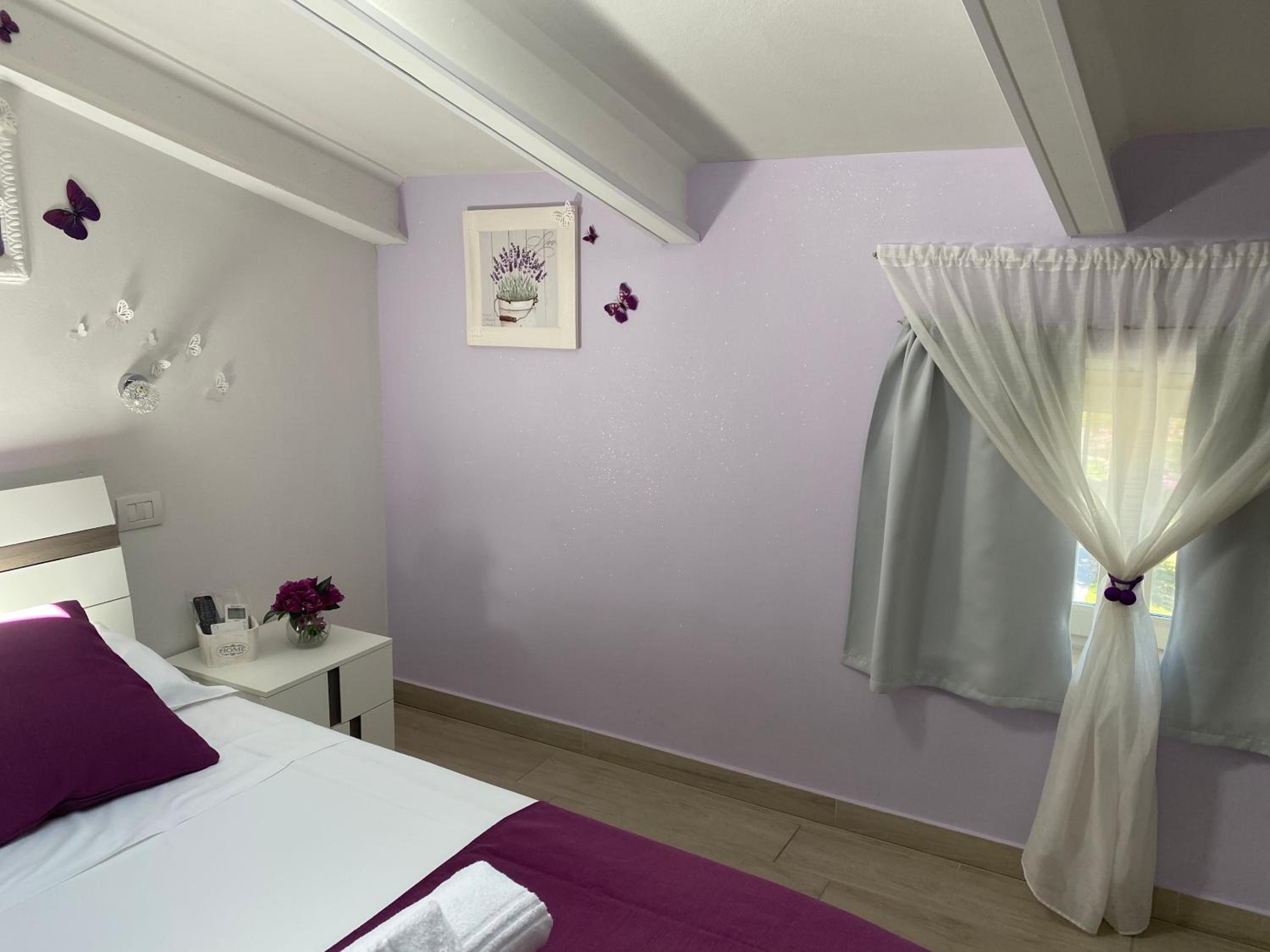 Double Room - Photo 15