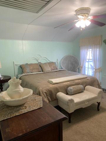 Deluxe King Suite