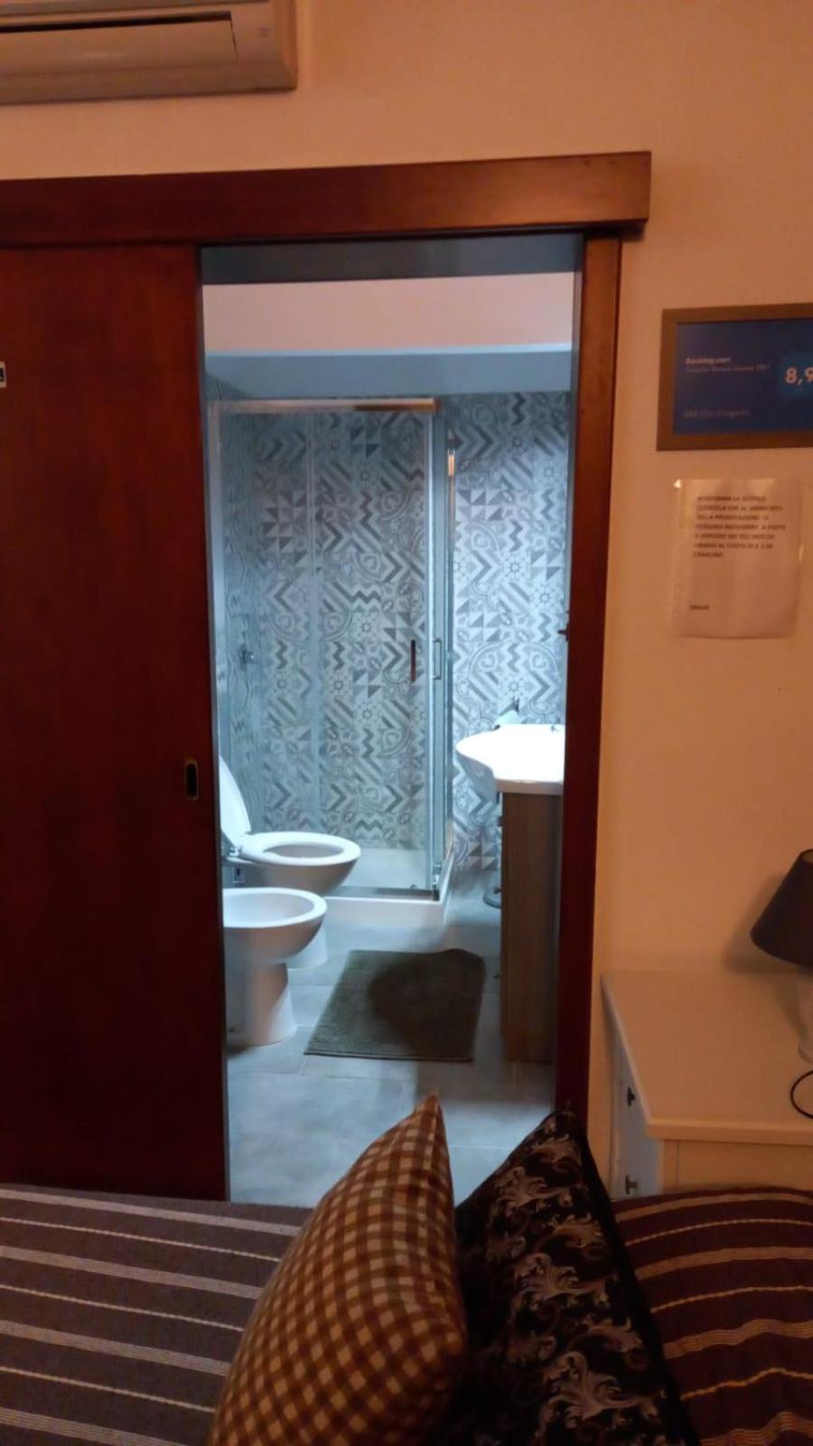 Twin Room With Private Bathroom photo 3