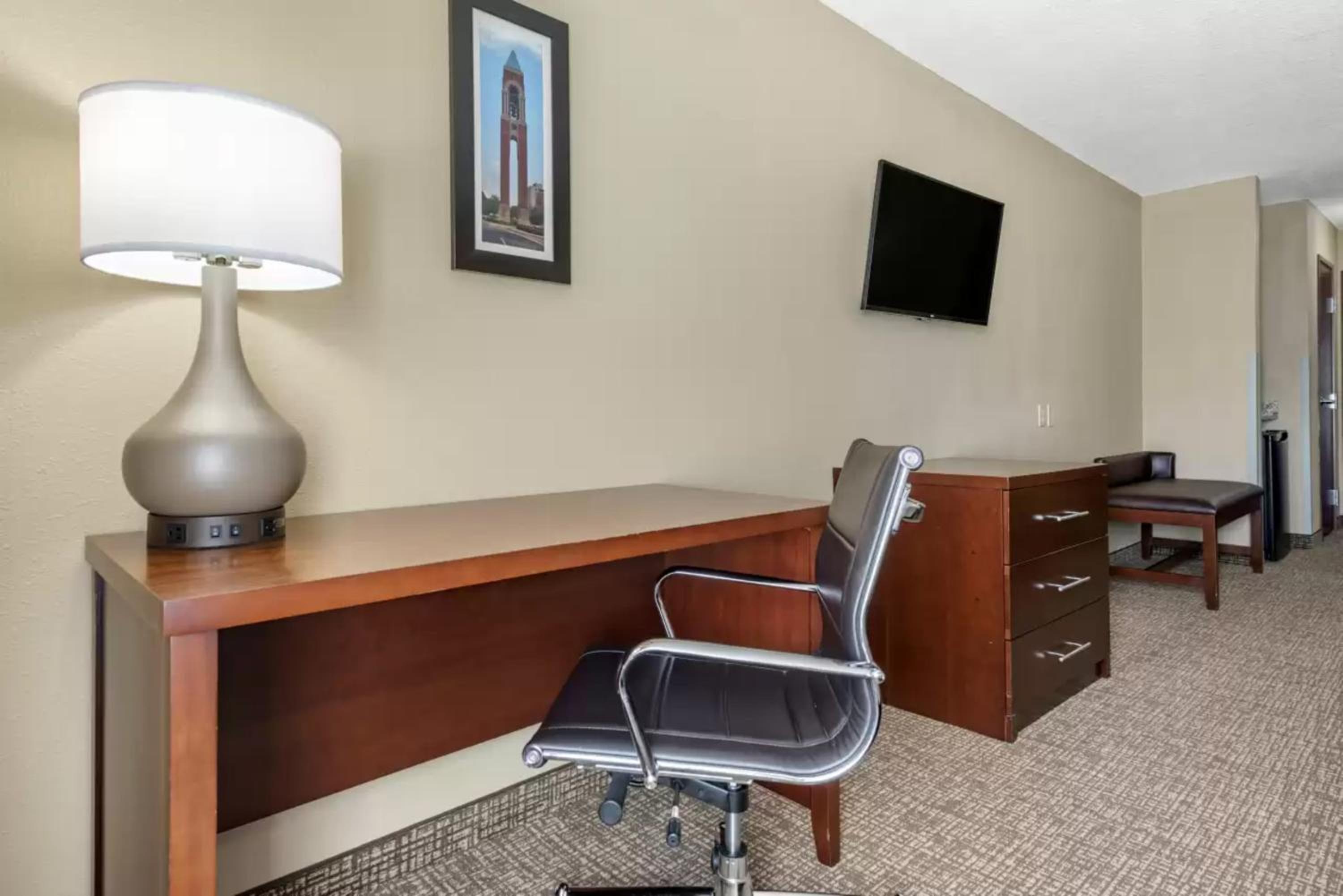 King Room - Accessible/Non-Smoking - Photo 2