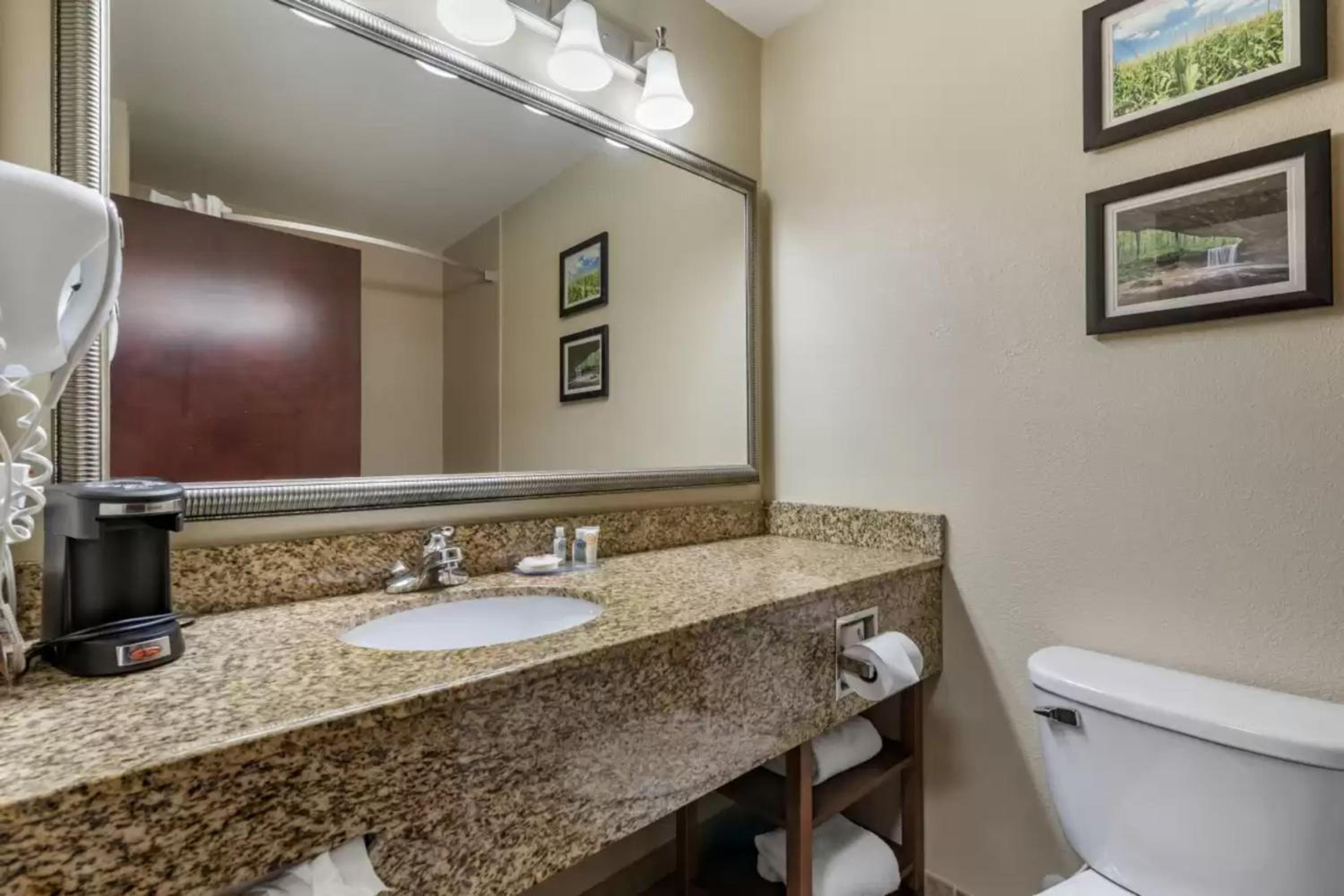 King Room - Accessible/Non-Smoking - Photo 3
