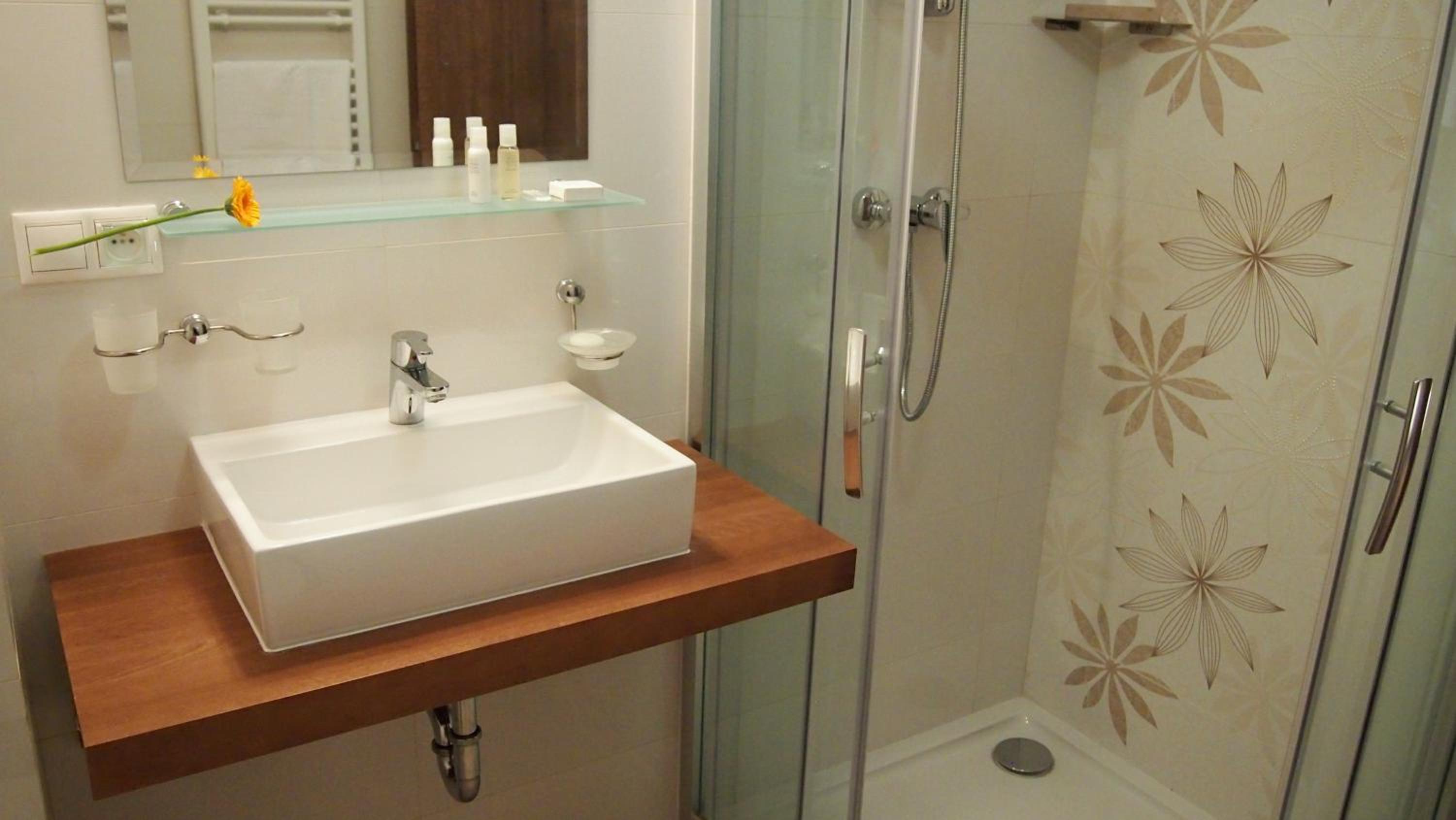 Standard Double Room - Photo 2