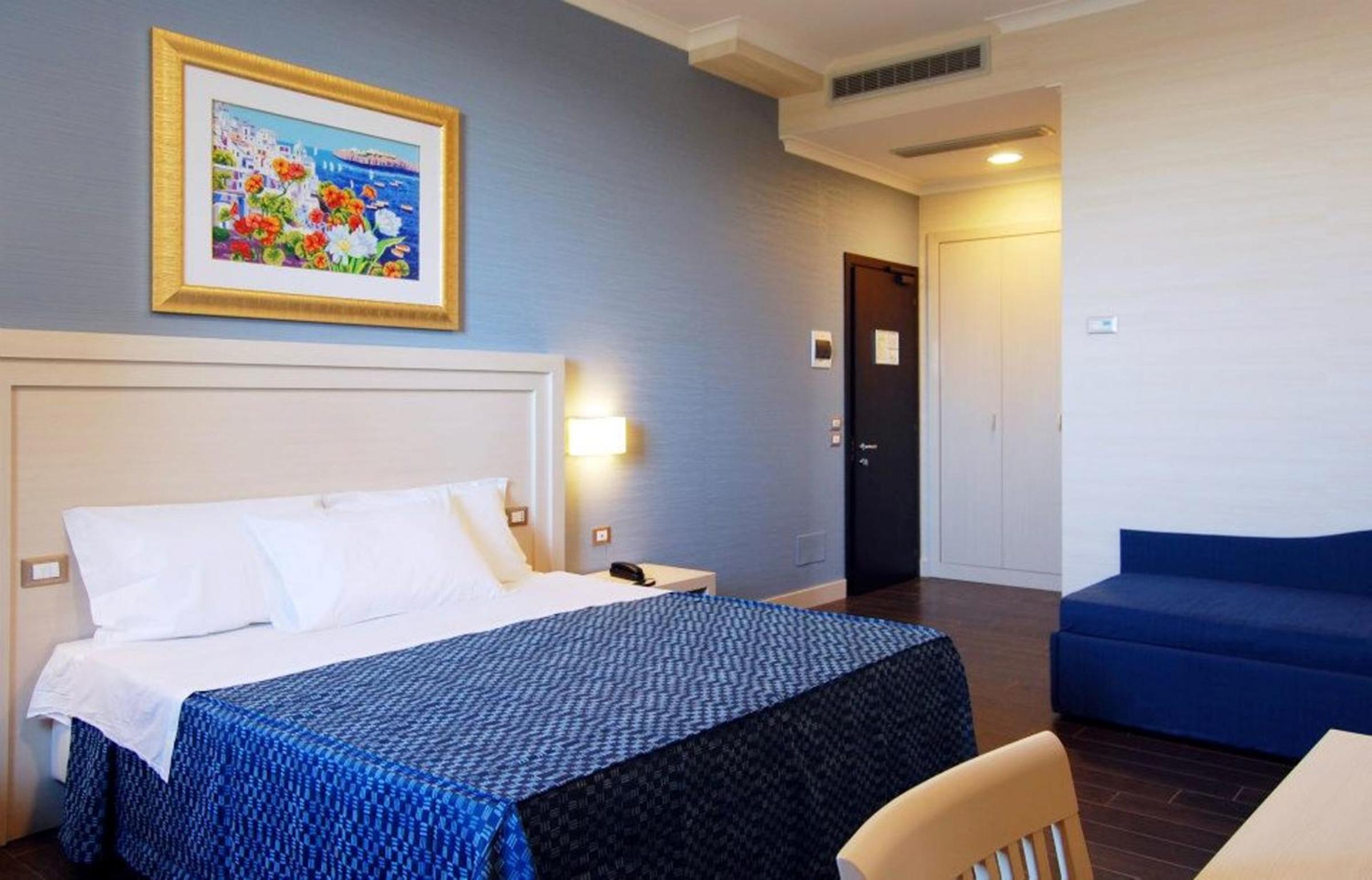 Deluxe Triple Room - Photo 5