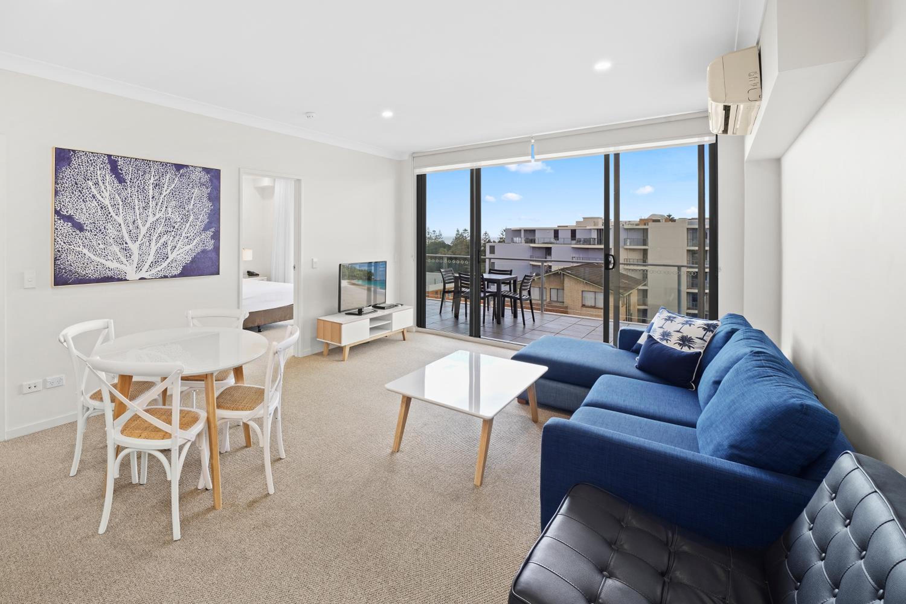 One-Bedroom Apartment with Spa Bath - Water View