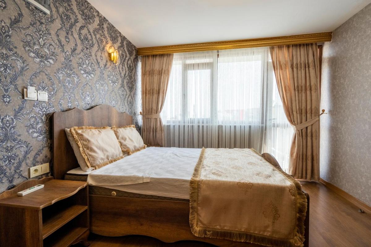 Deluxe Double Room with Balcony photo 2