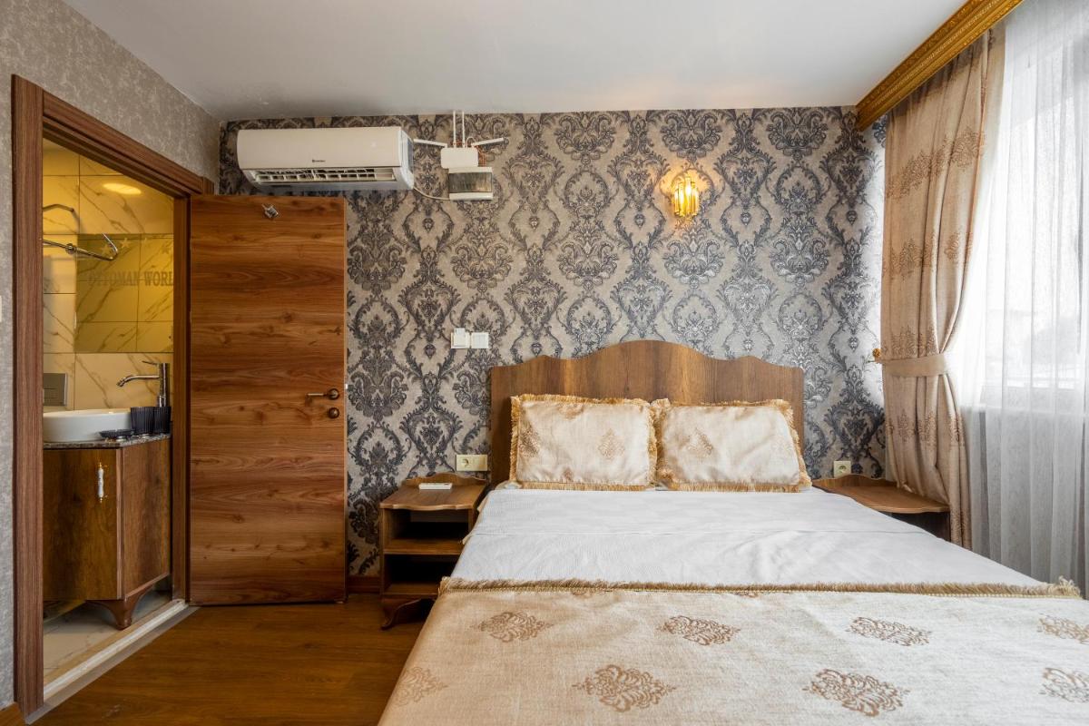 Deluxe Double Room with Balcony photo 3