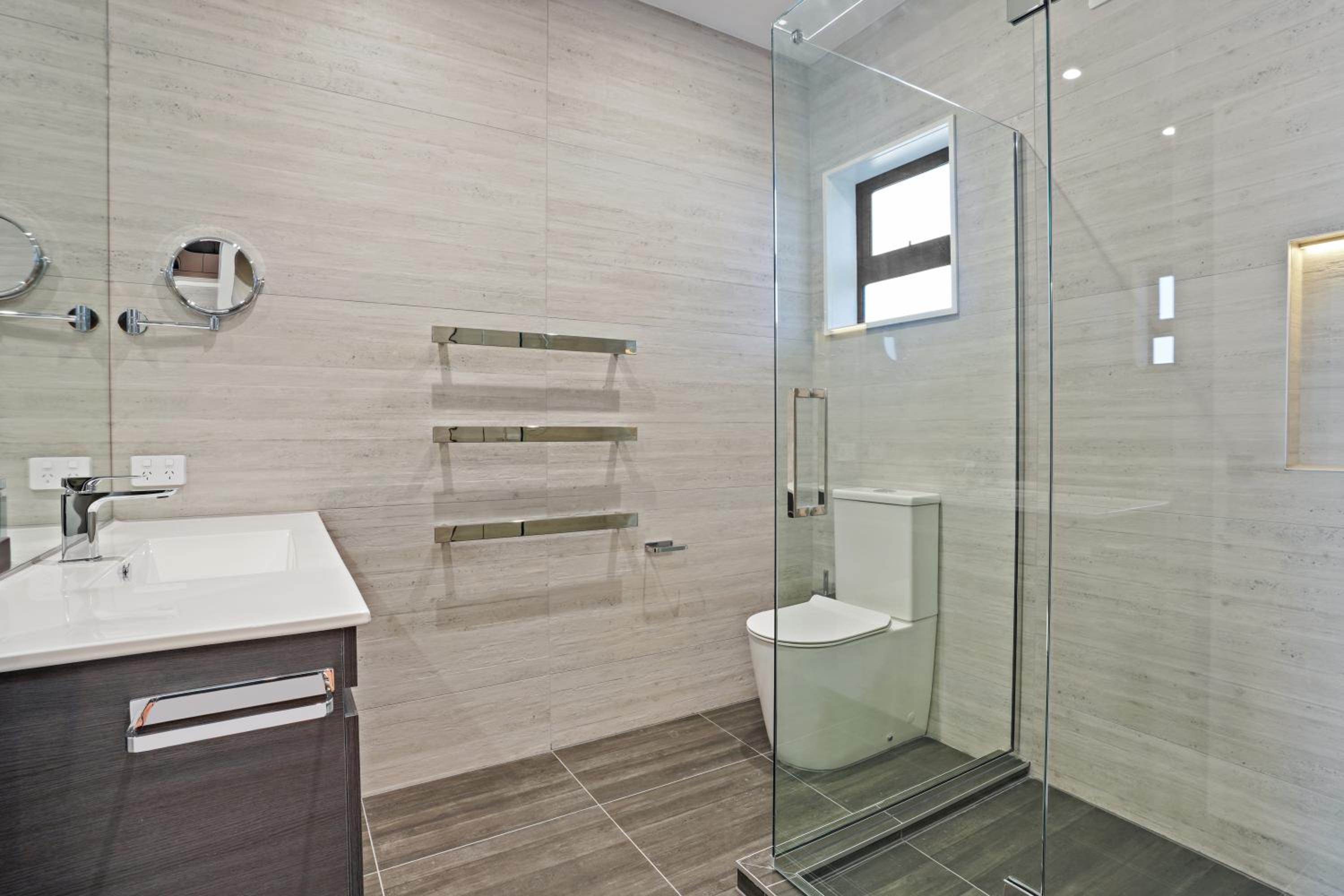 One-Bedroom Apartment - Photo 3