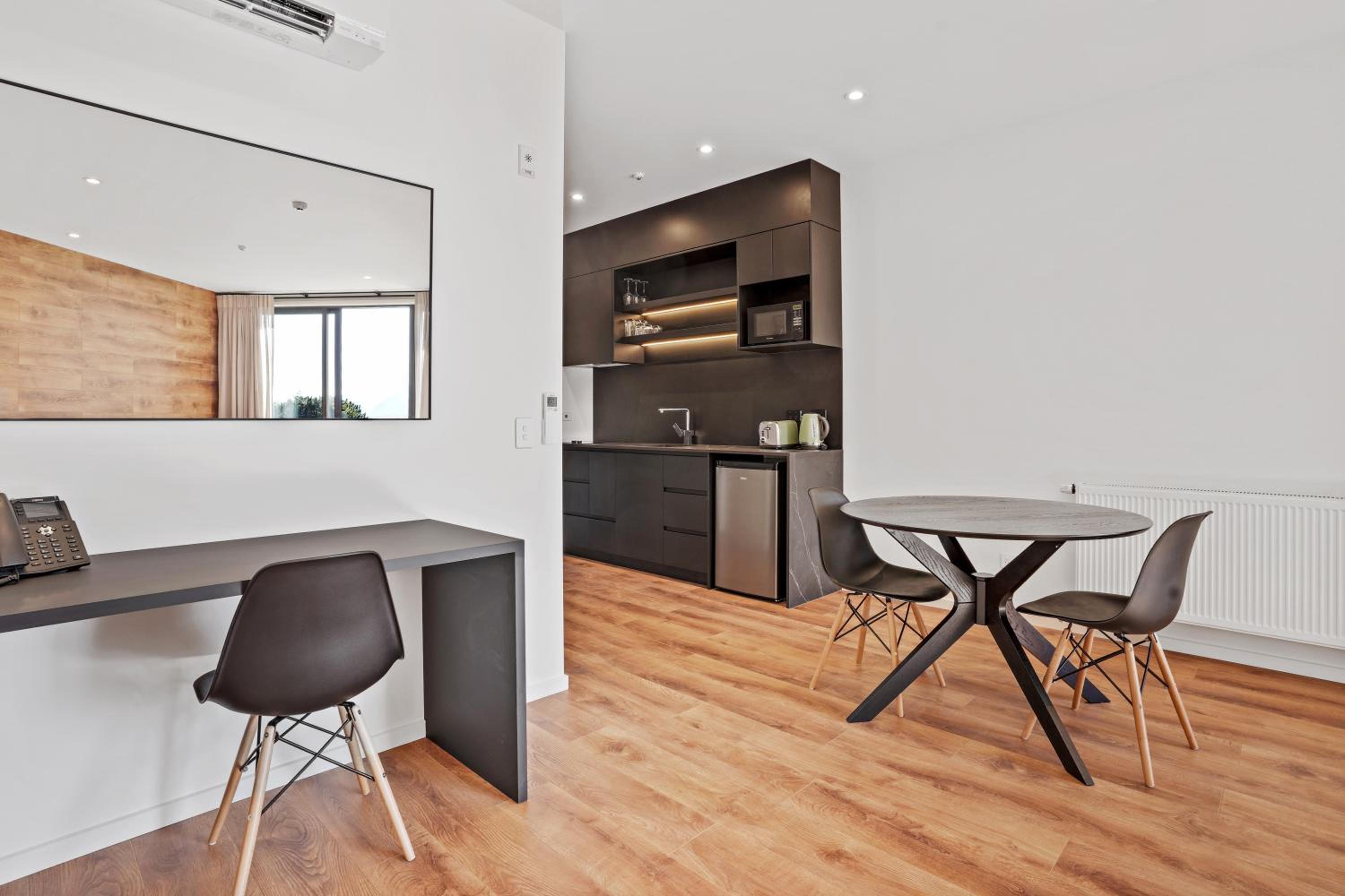 One-Bedroom Apartment - Photo 4