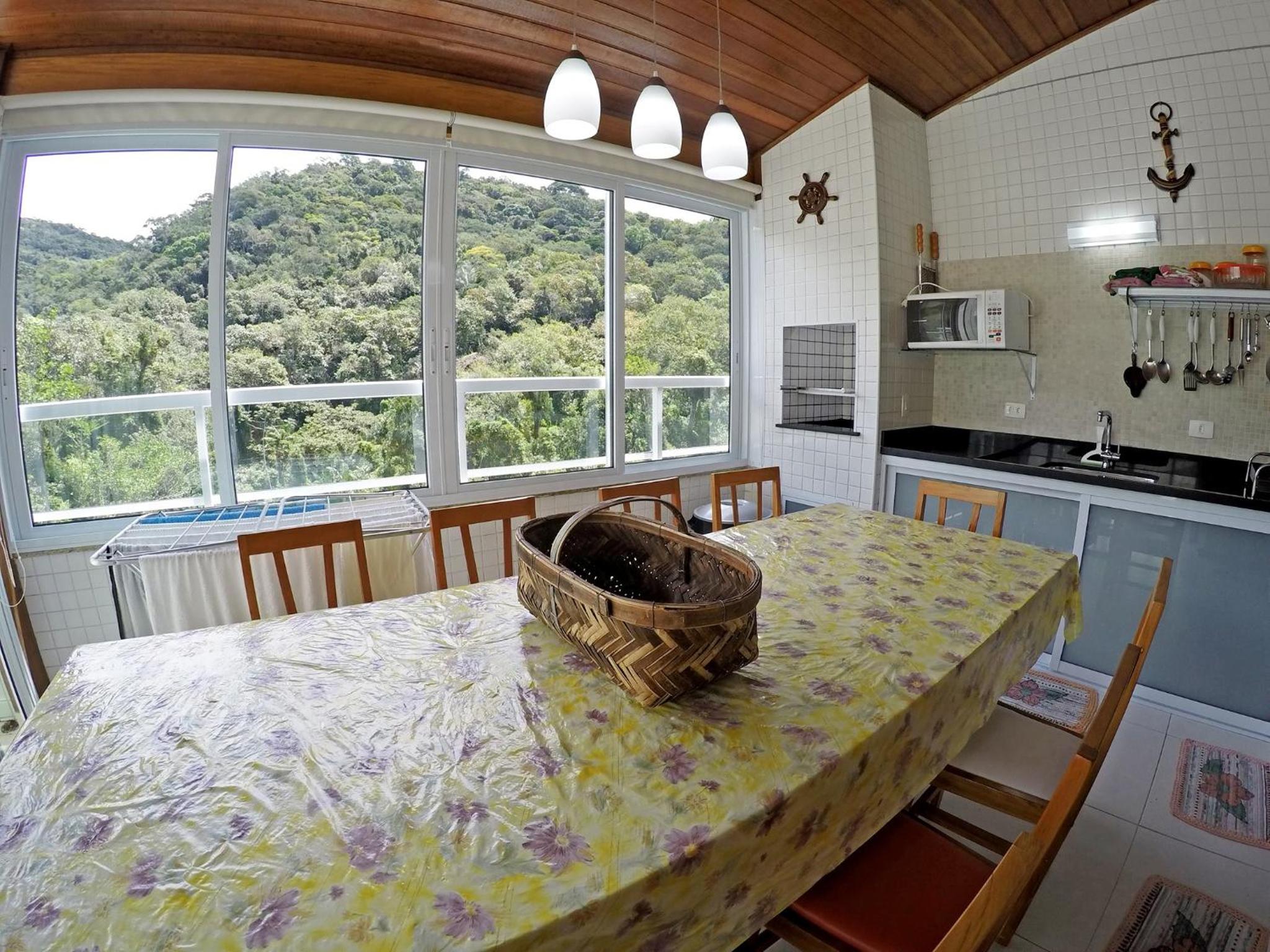 Apartment with Mountain View - Photo 4