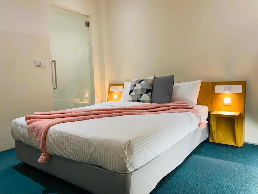 Standard Queen Room photo 3