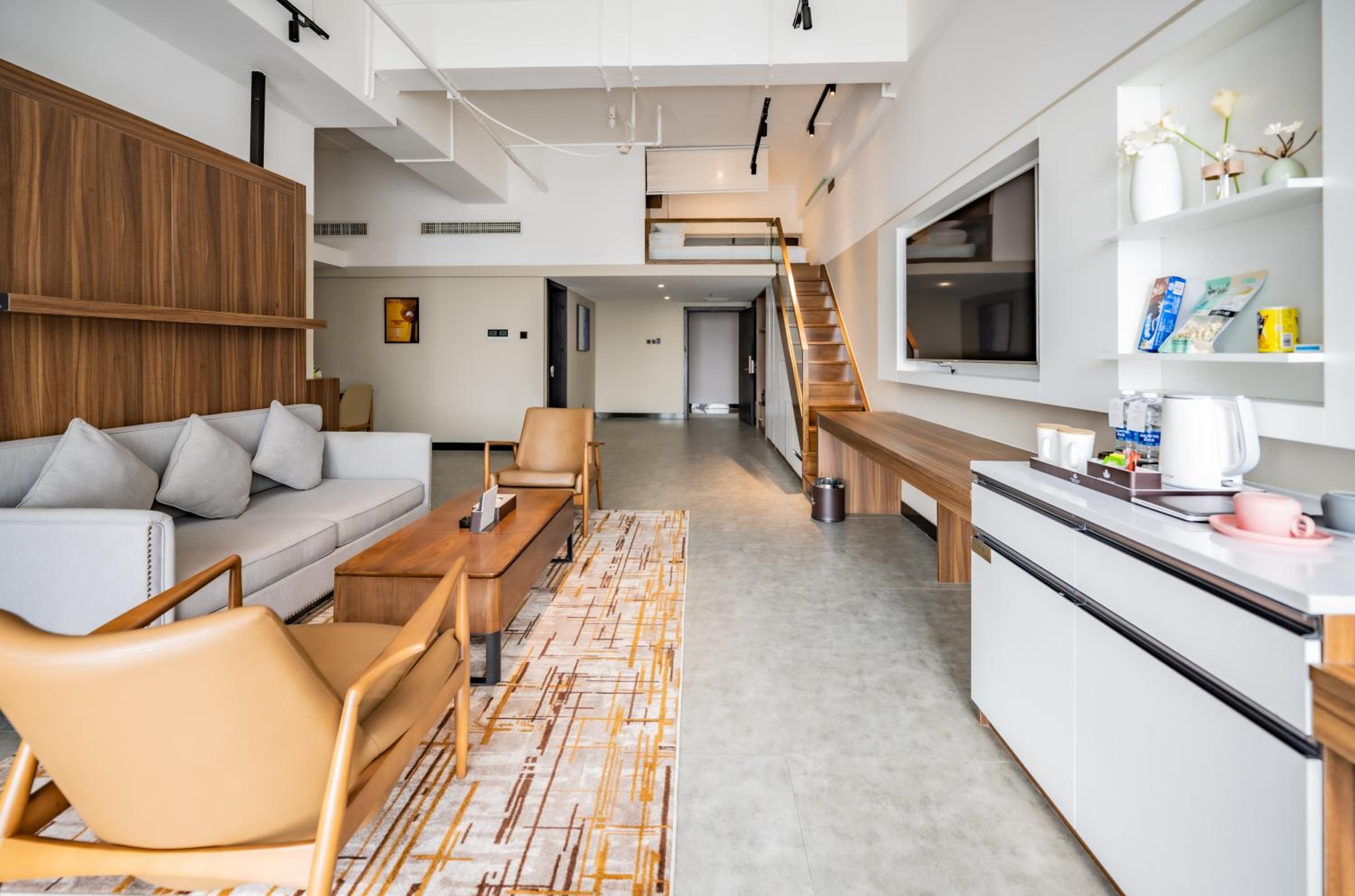 Deluxe Suite - Photo 5