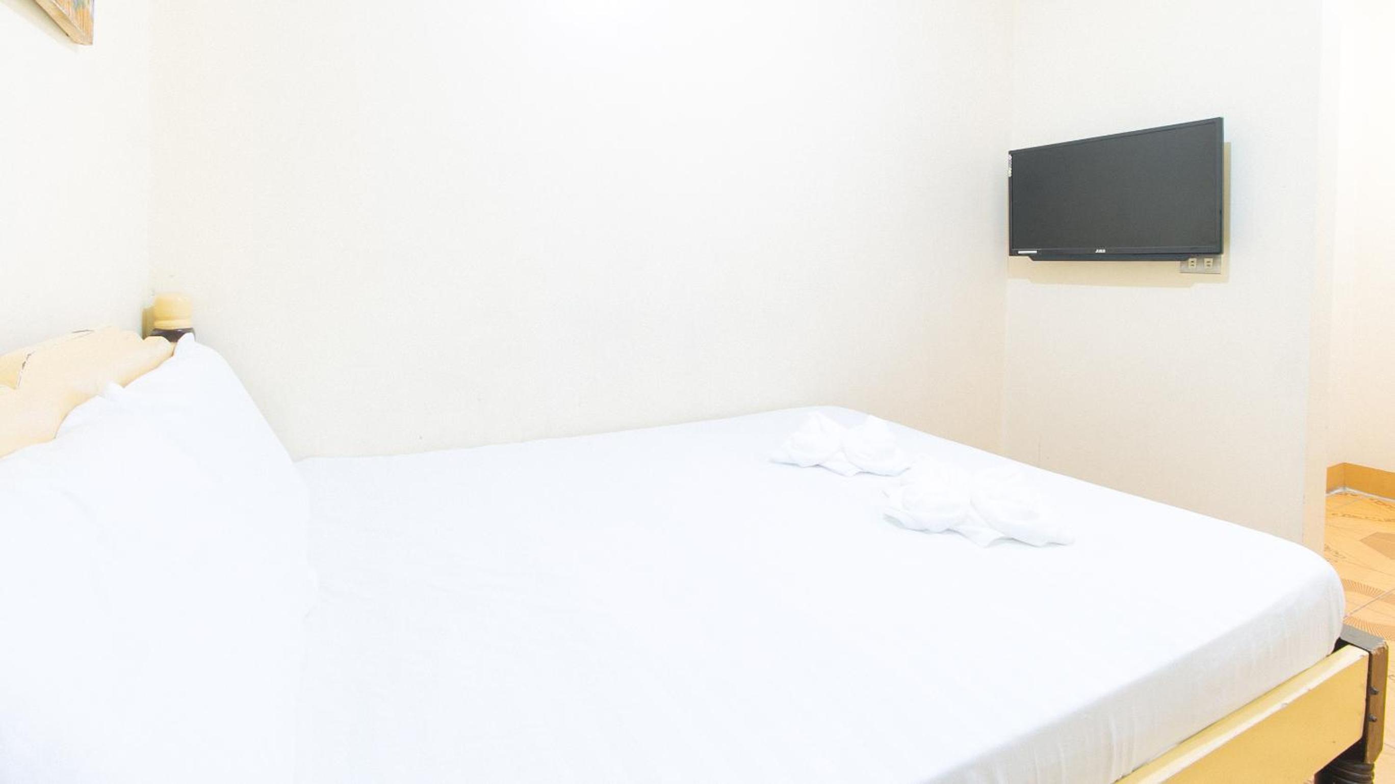 Standard Double Room - Photo 7