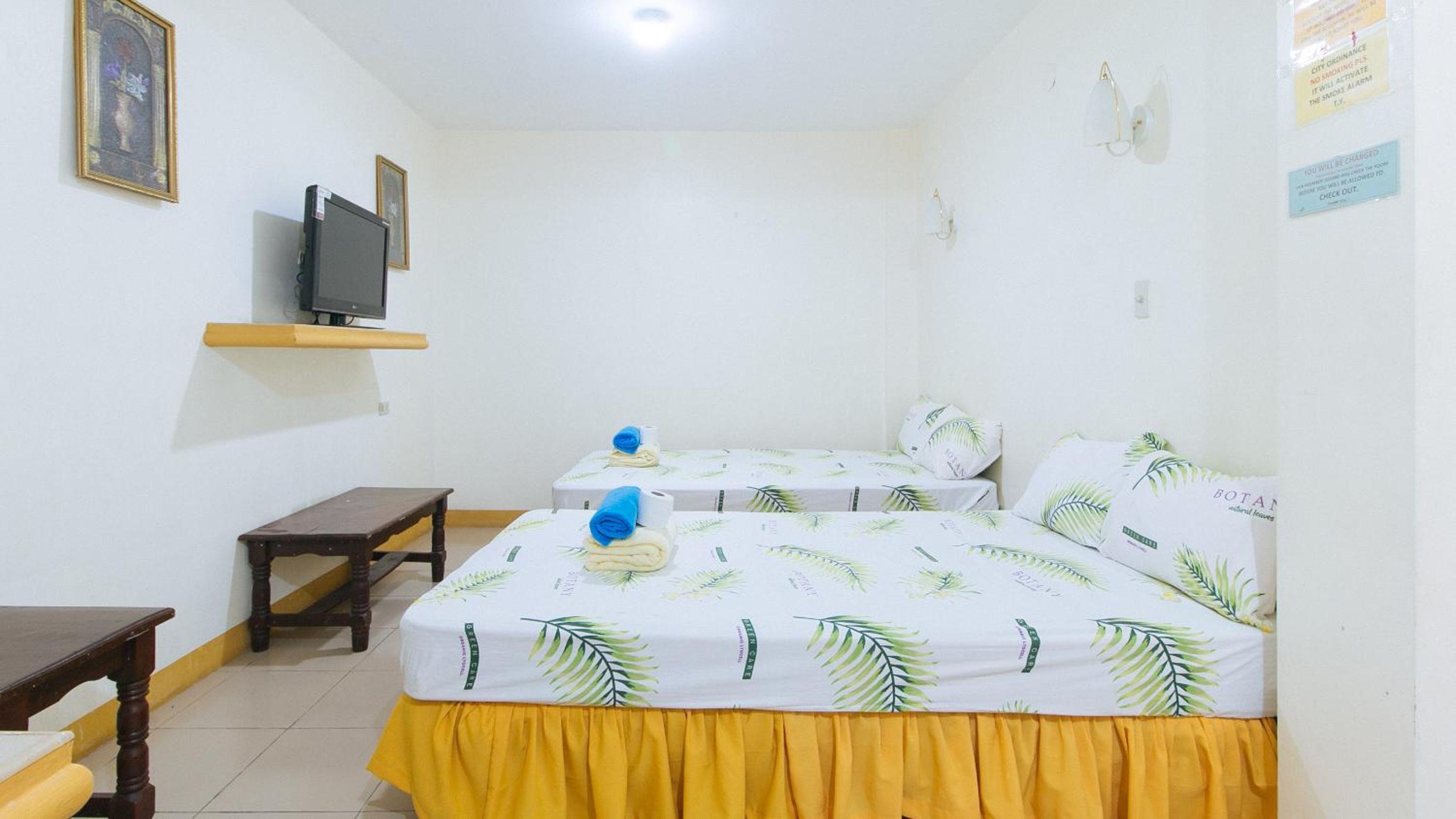 Standard Family Room - Photo 3