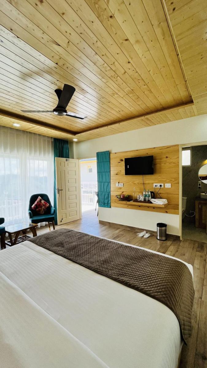 Family Room with Mountain View photo 3