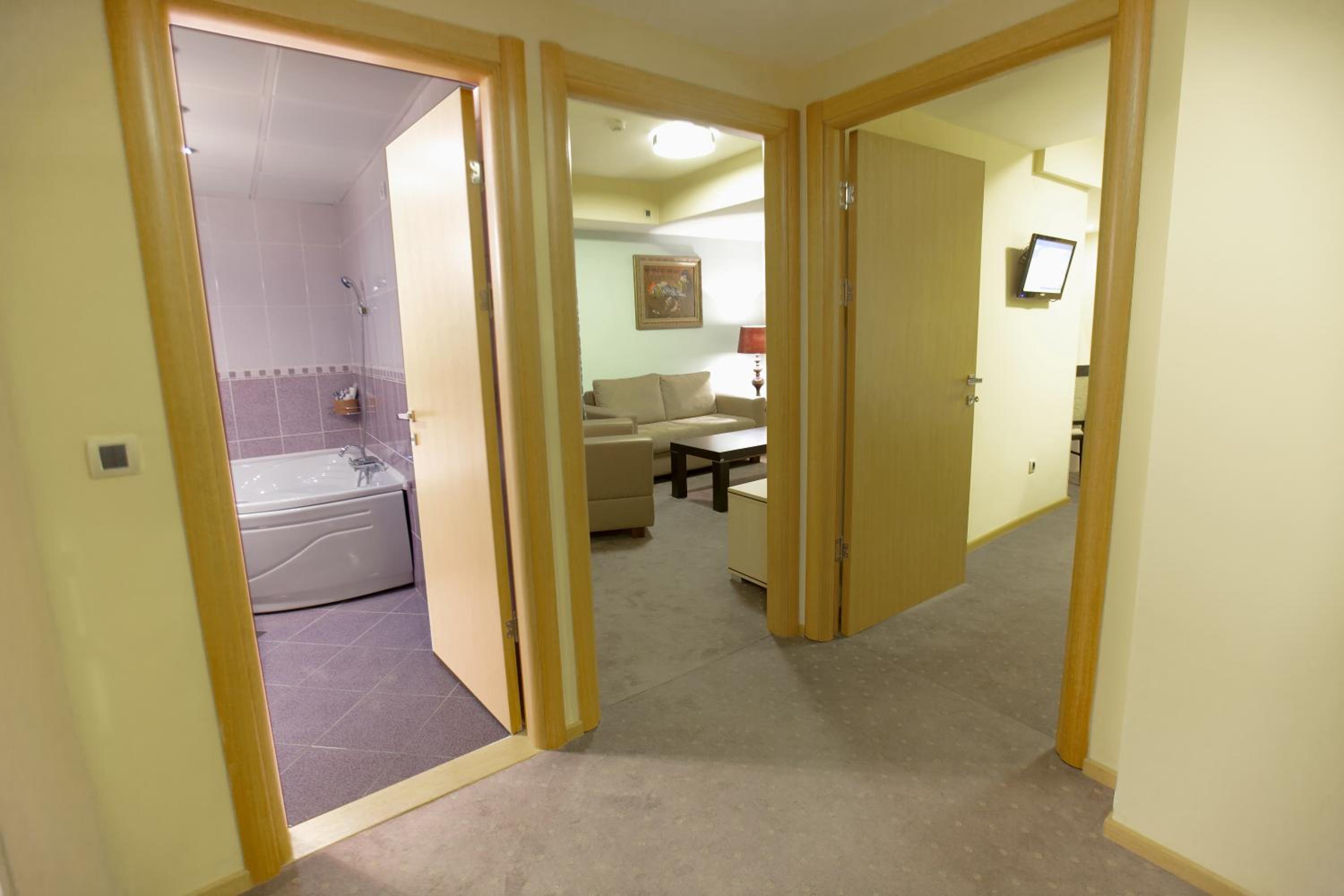 Suite - Photo 5