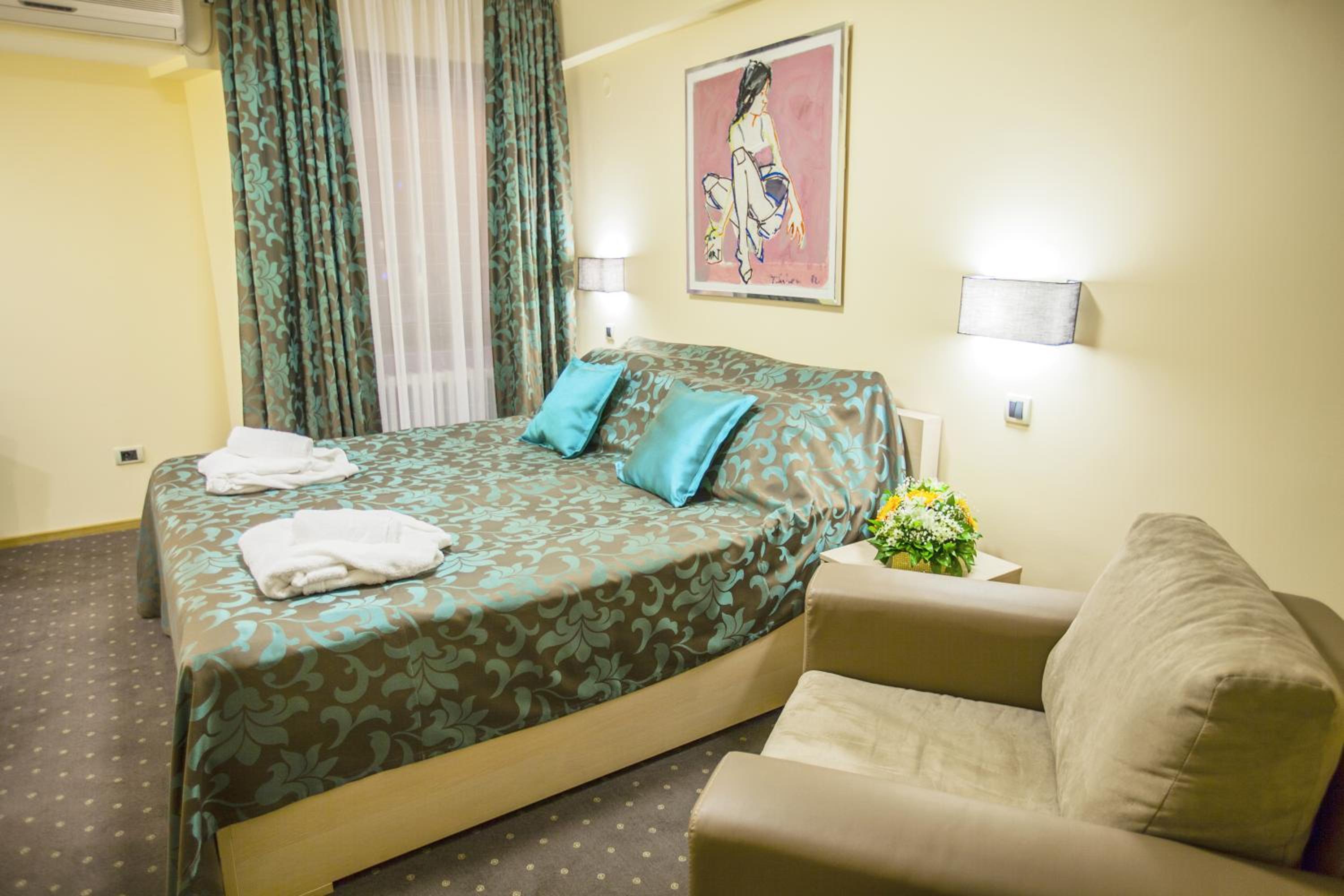 Suite - Photo 3