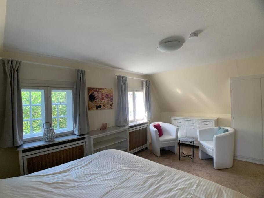Three-Bedroom House photo 2