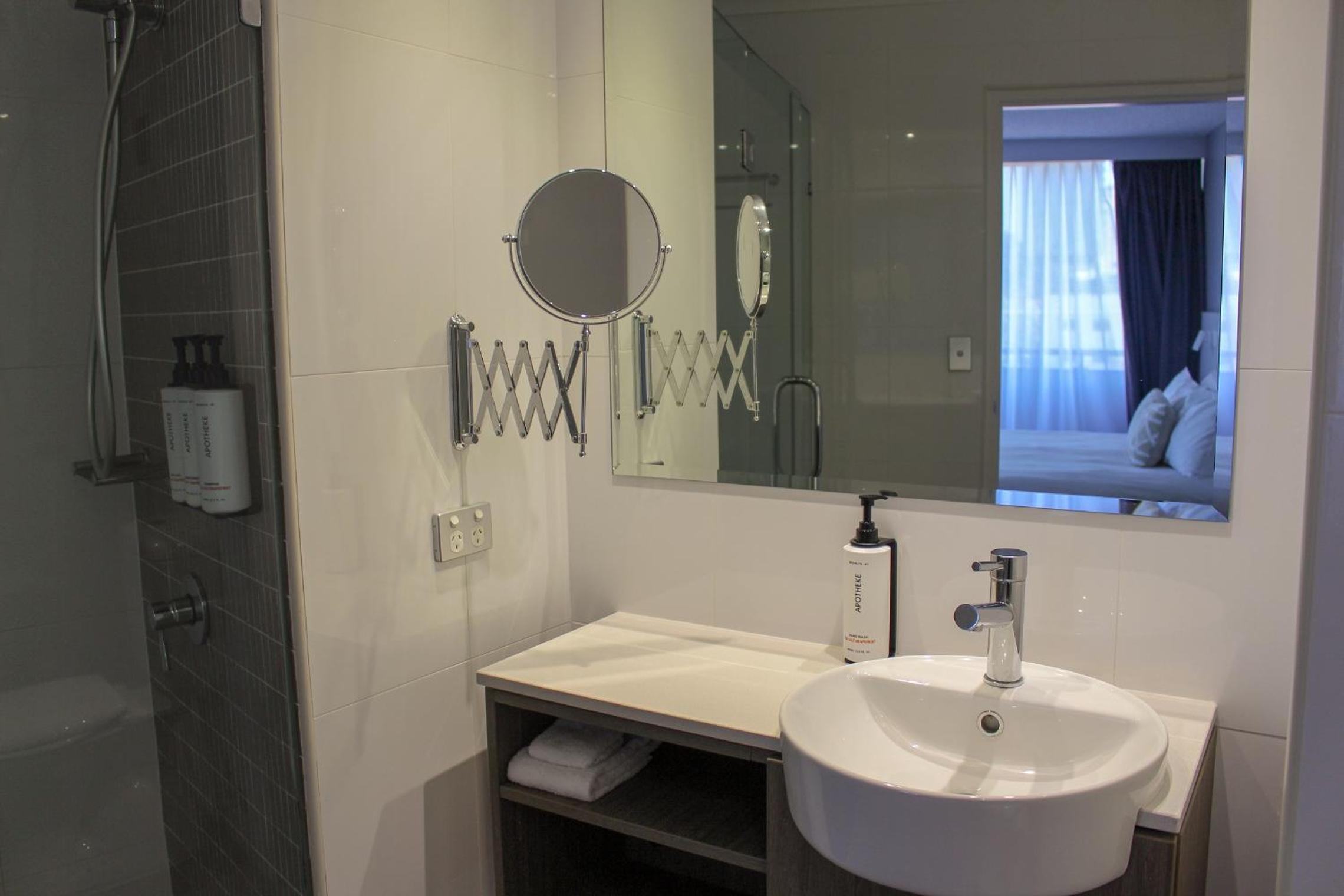 One-Bedroom Suite - Photo 2