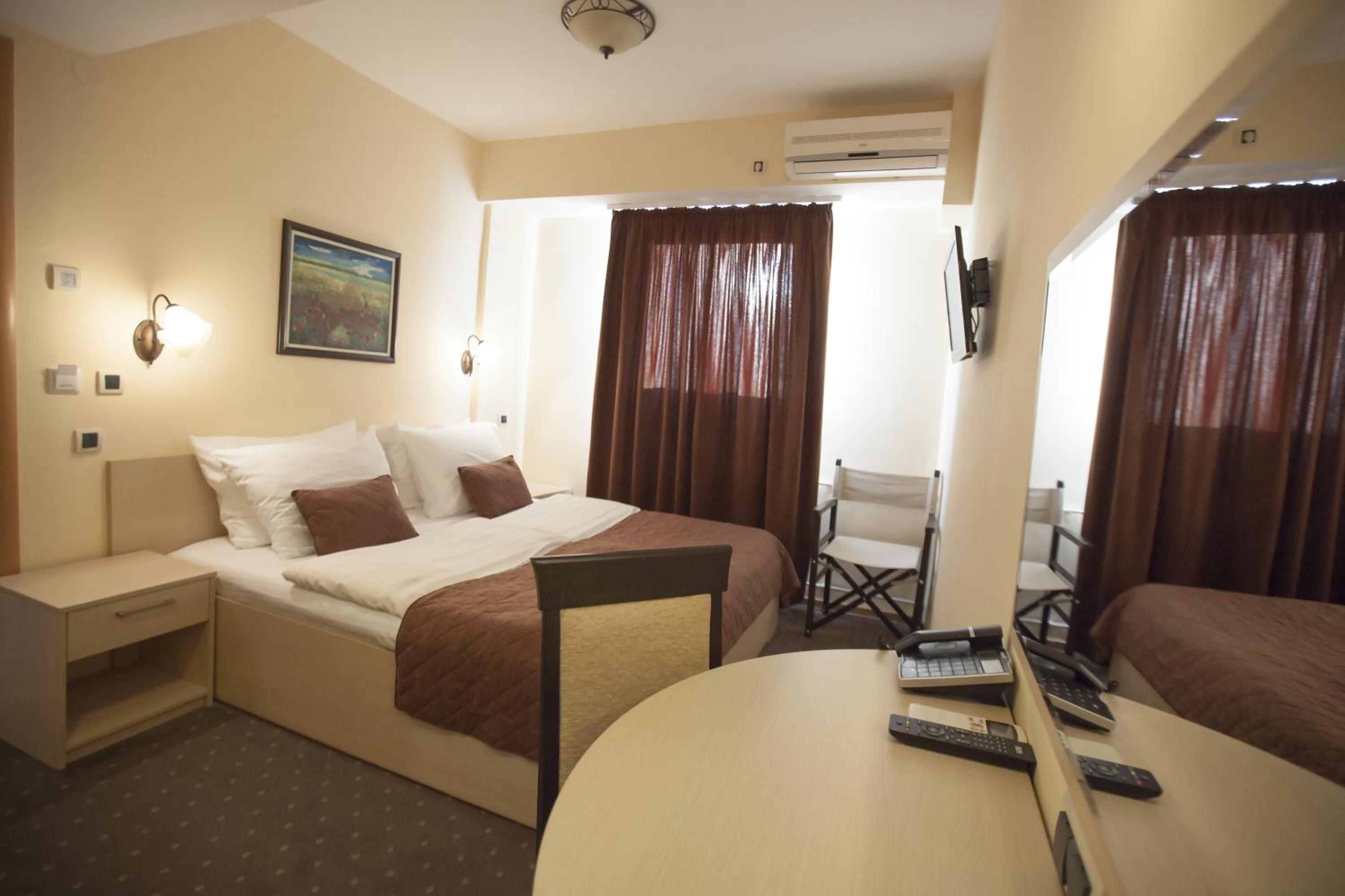 Double Room - Photo 3