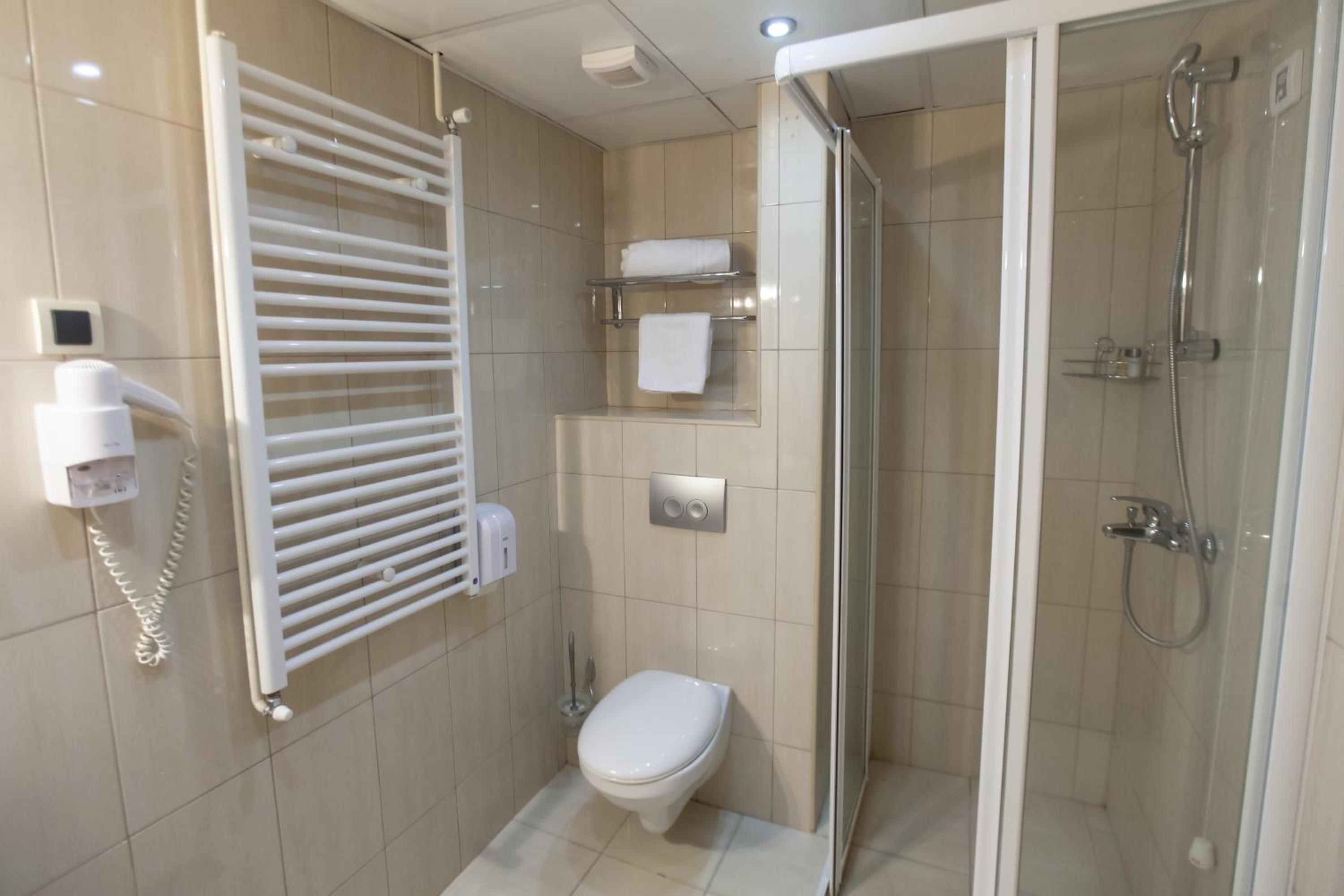 Double Room - Photo 5