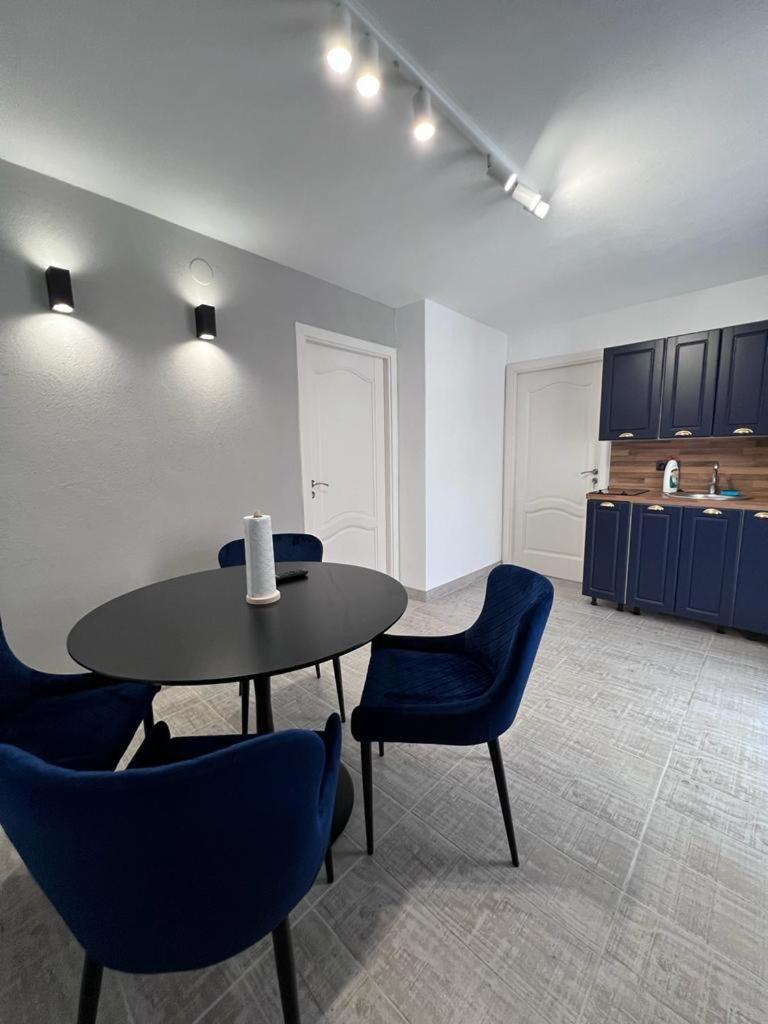Apartment with Balcony - Photo 8