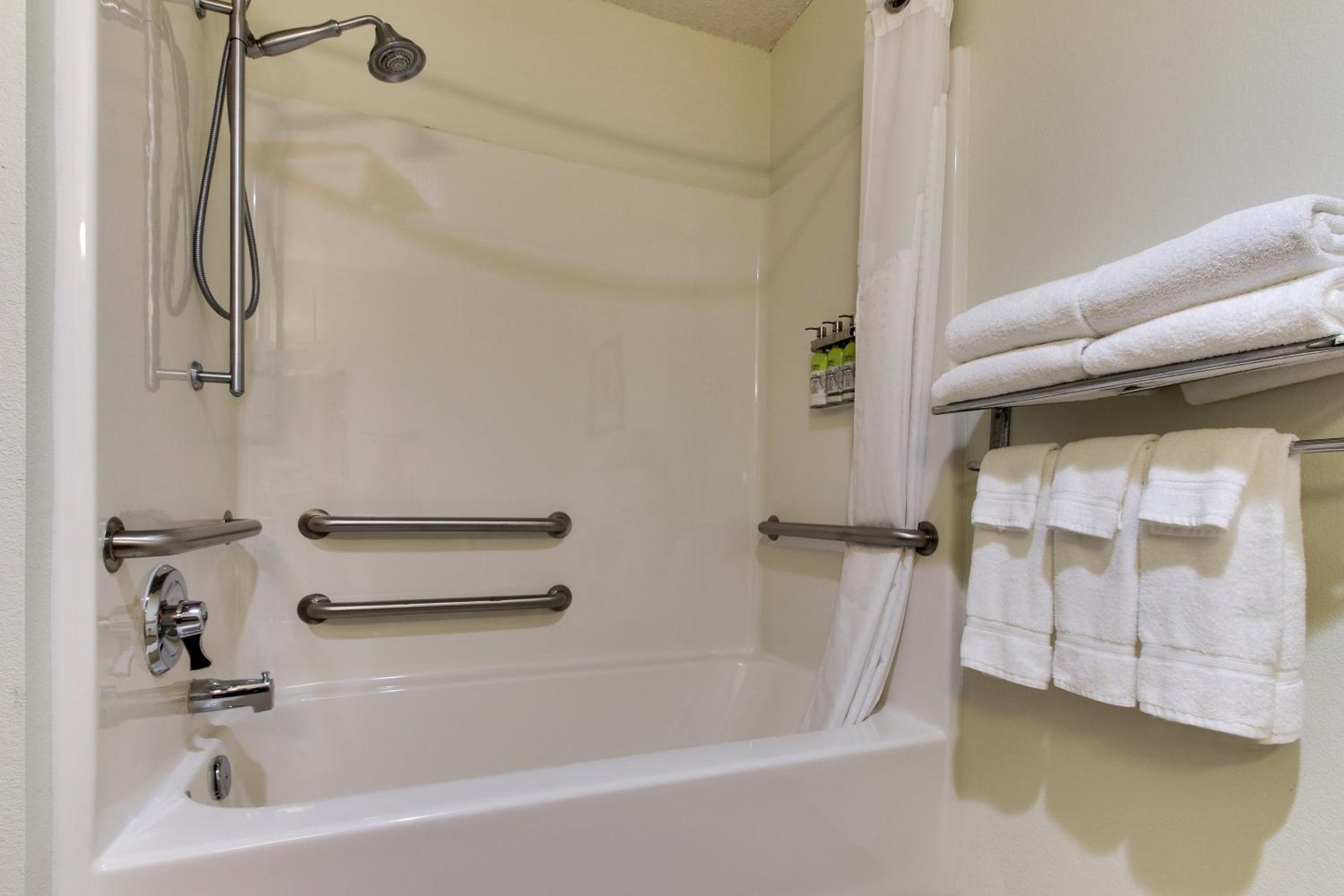 Standard King Room with Mobility Accessible Tub - Photo 2