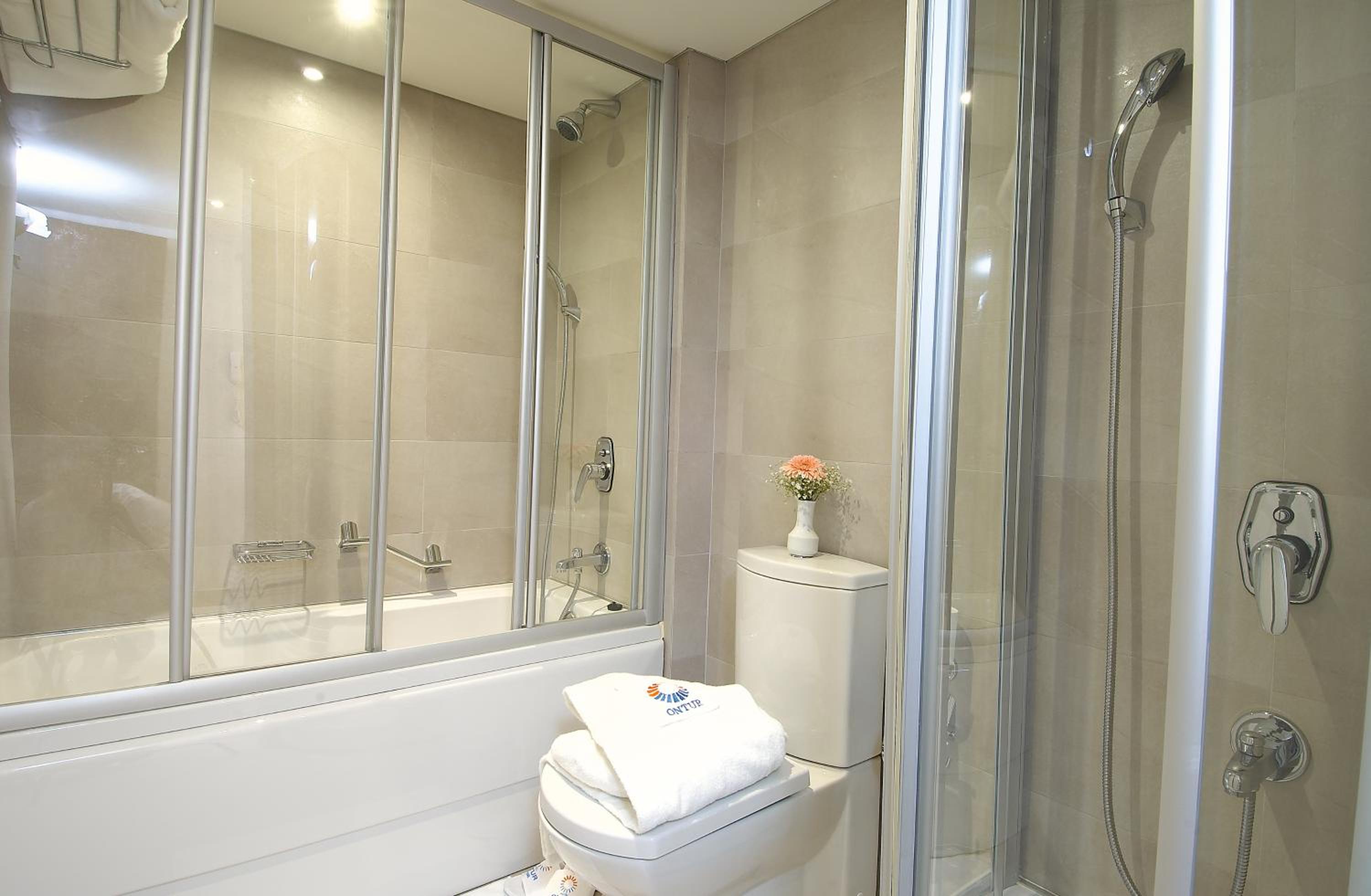 Standard Double or Twin Room - Photo 4