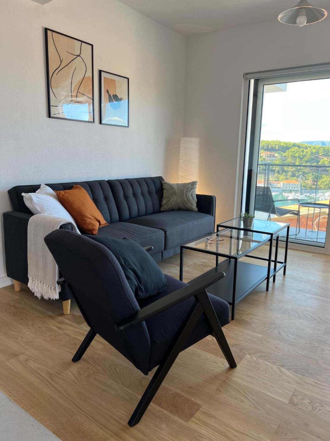 One-Bedroom Apartment photo 3