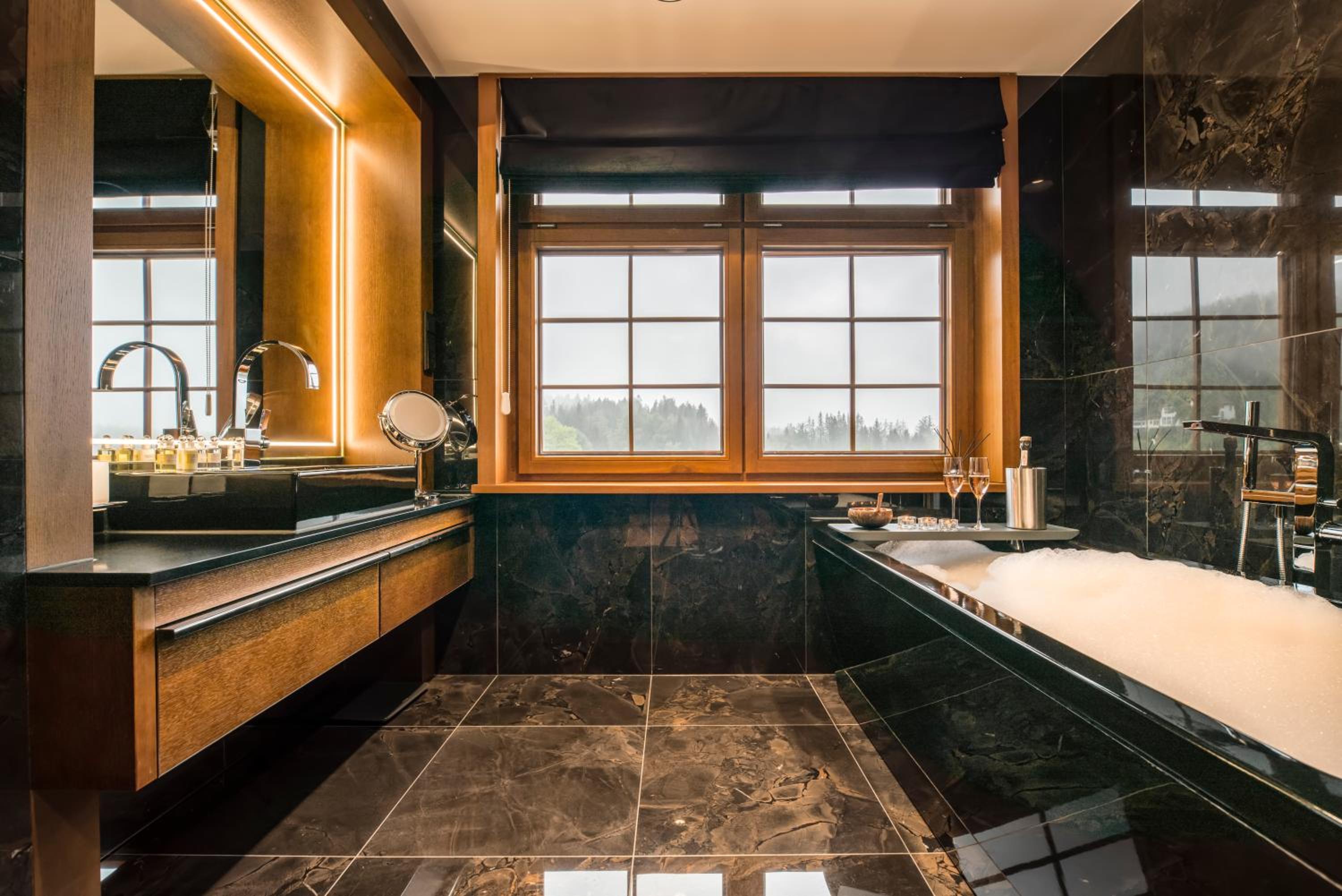 Deluxe Double Room with Bath photo 2