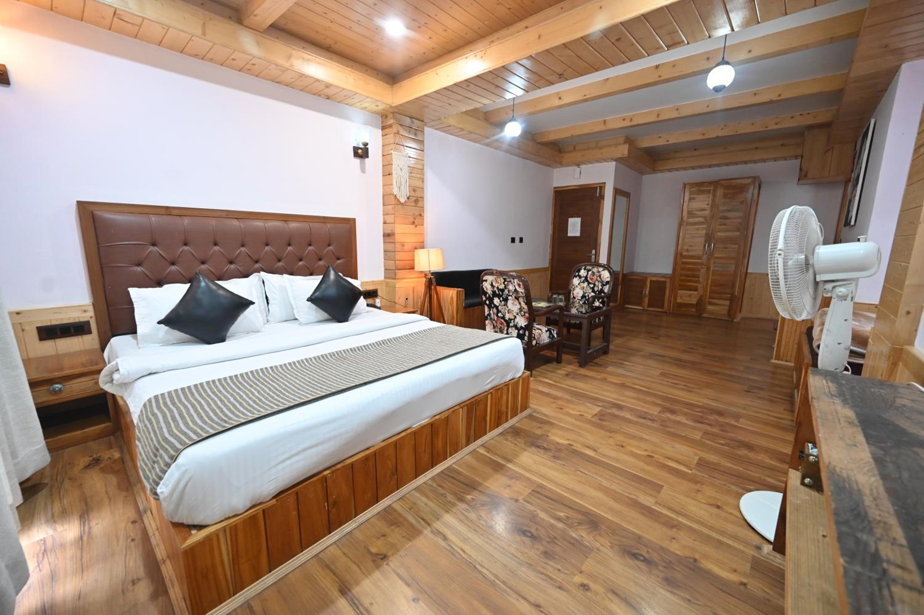 Superior King Room - Photo 20