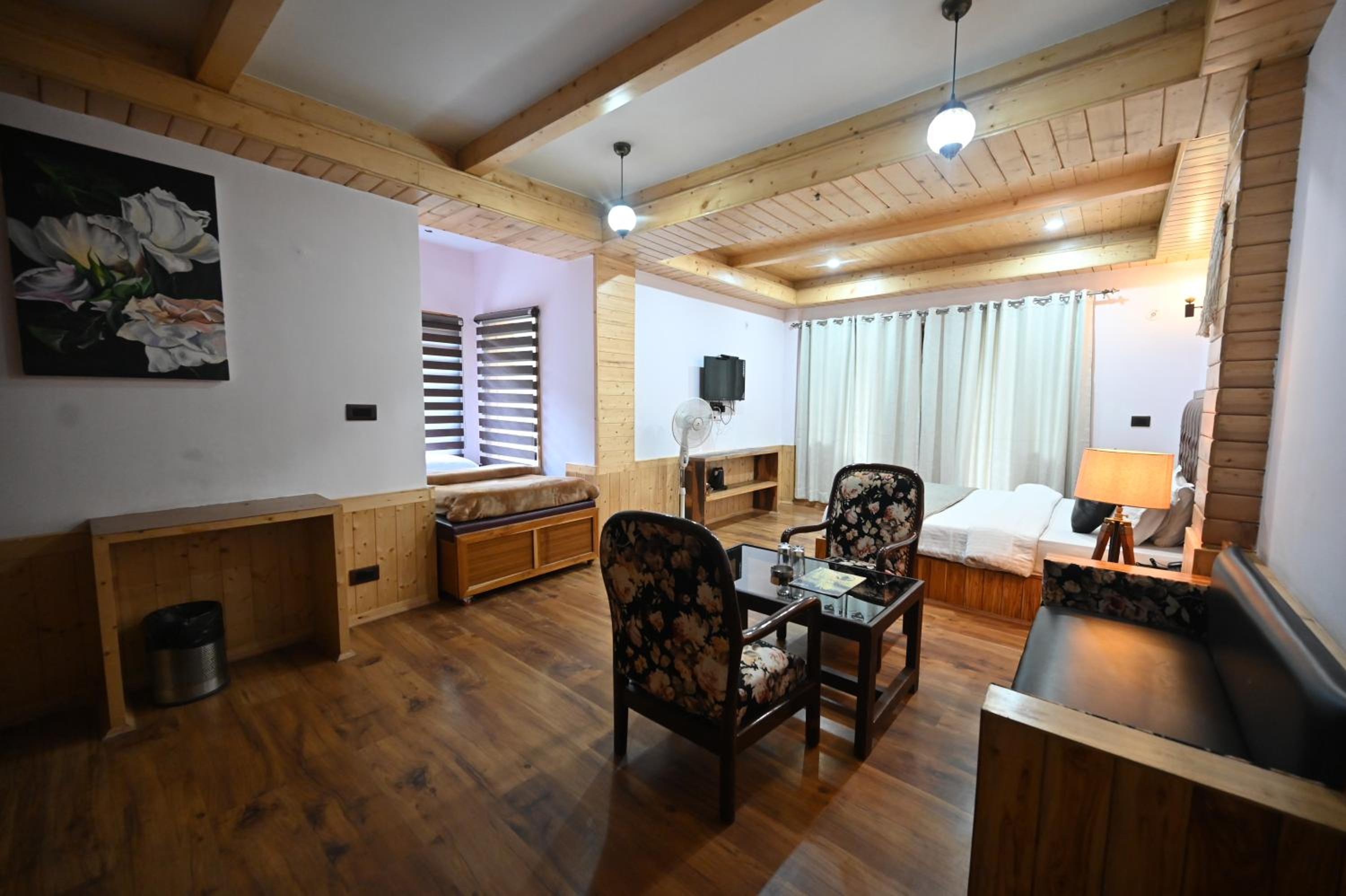 Superior King Room - Photo 27