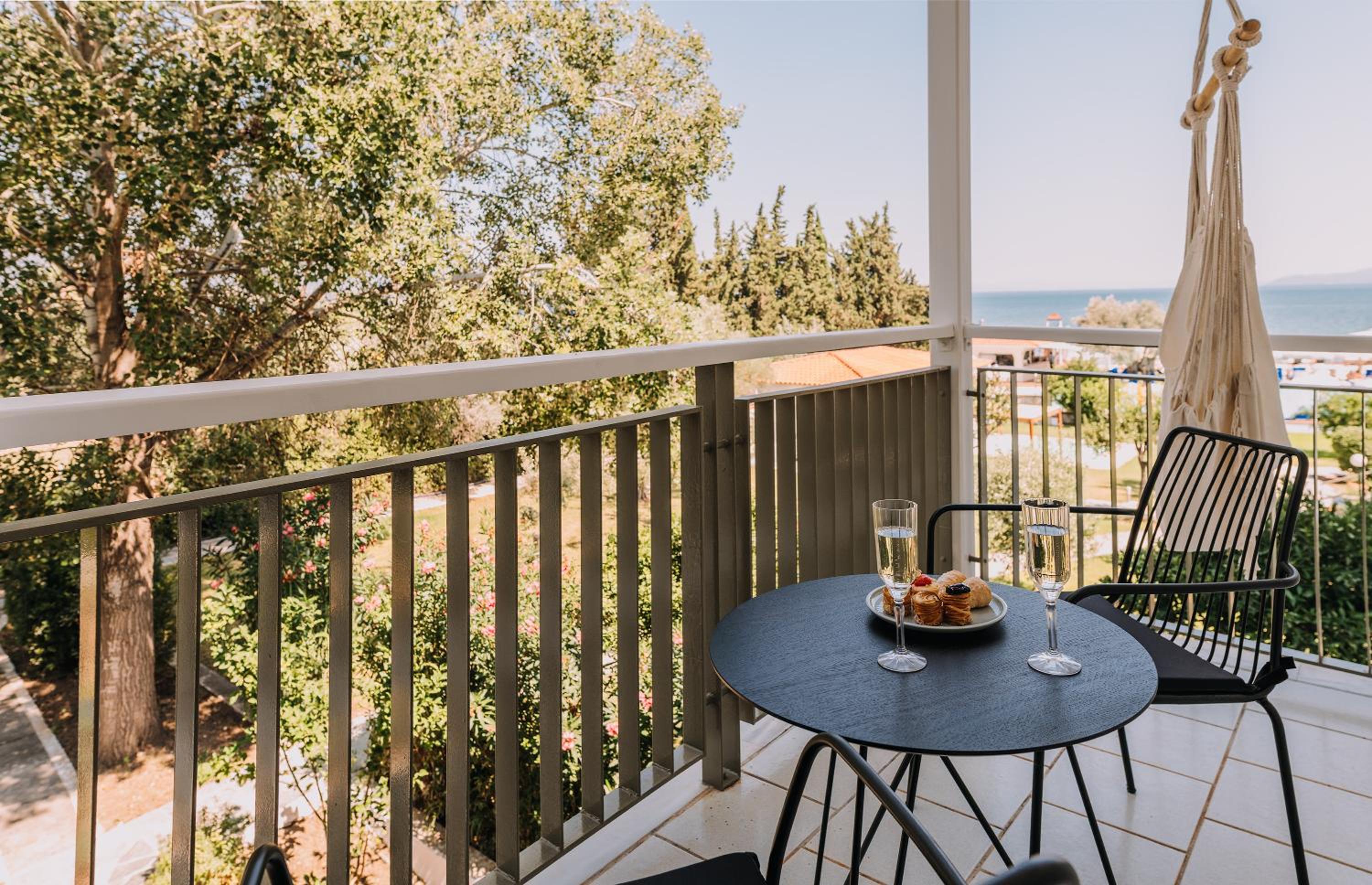 Classic Room with Partial Sea View photo 3