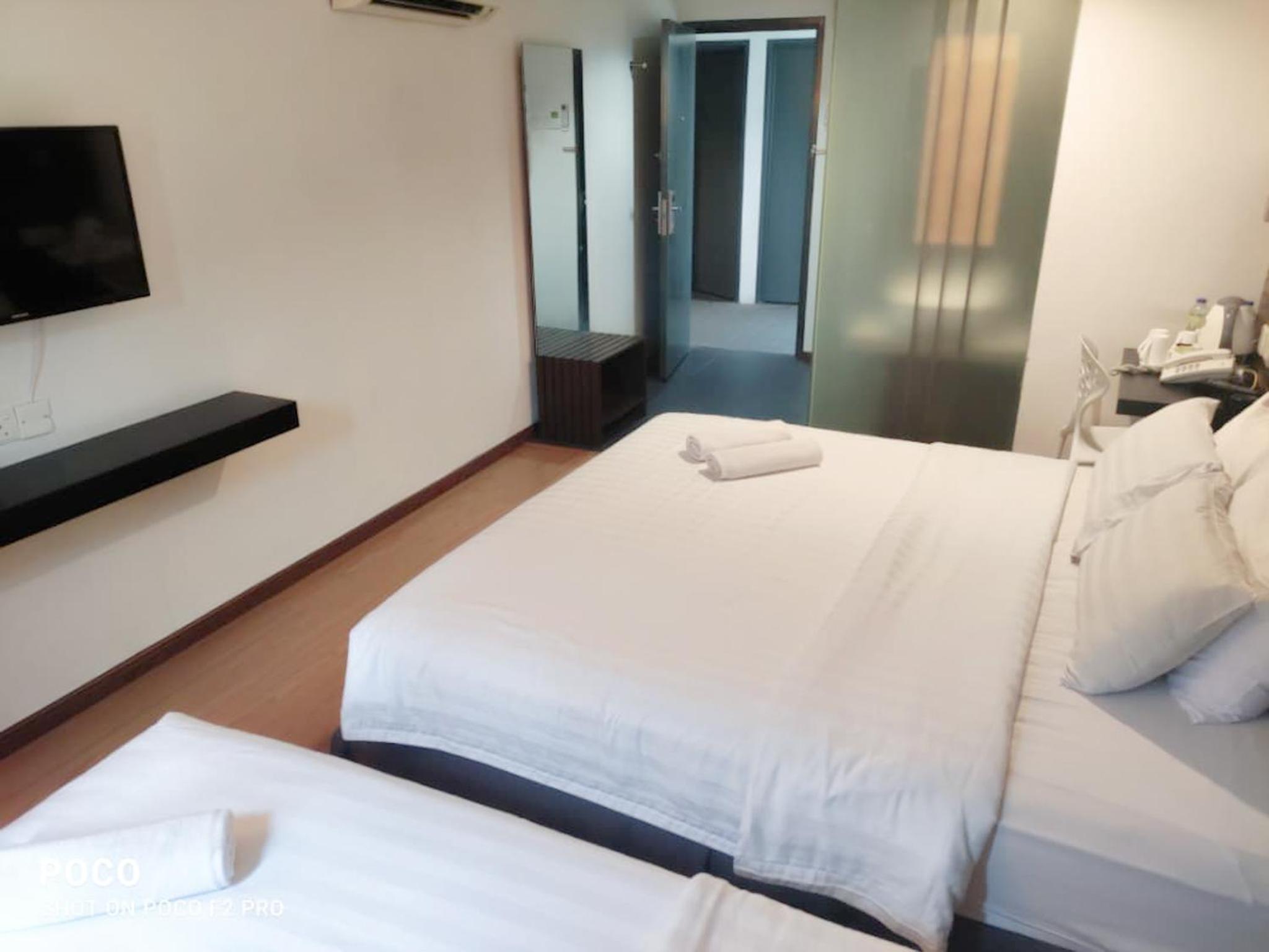 Standard Triple Room -  With Window photo 2
