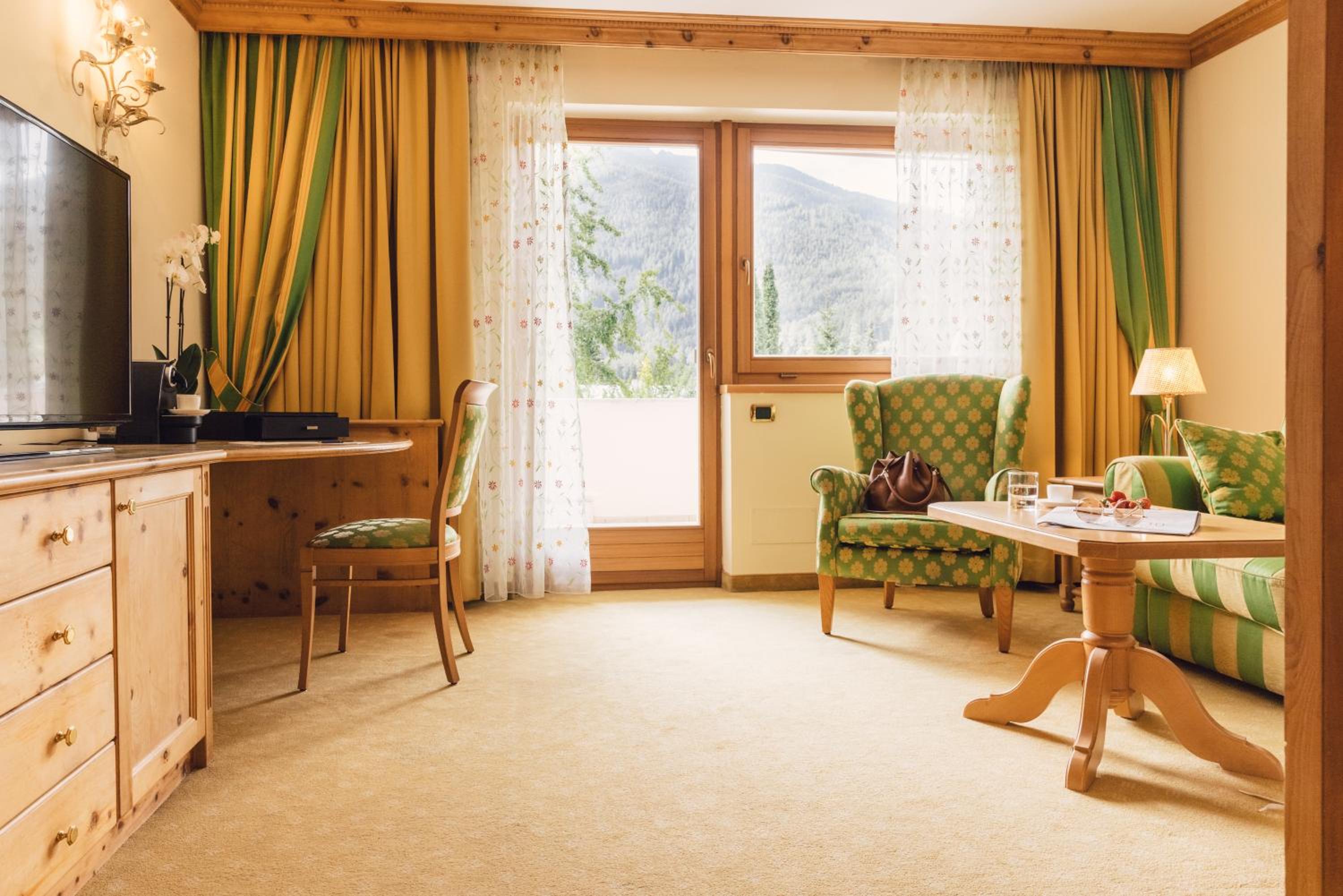 Suite - Photo 12
