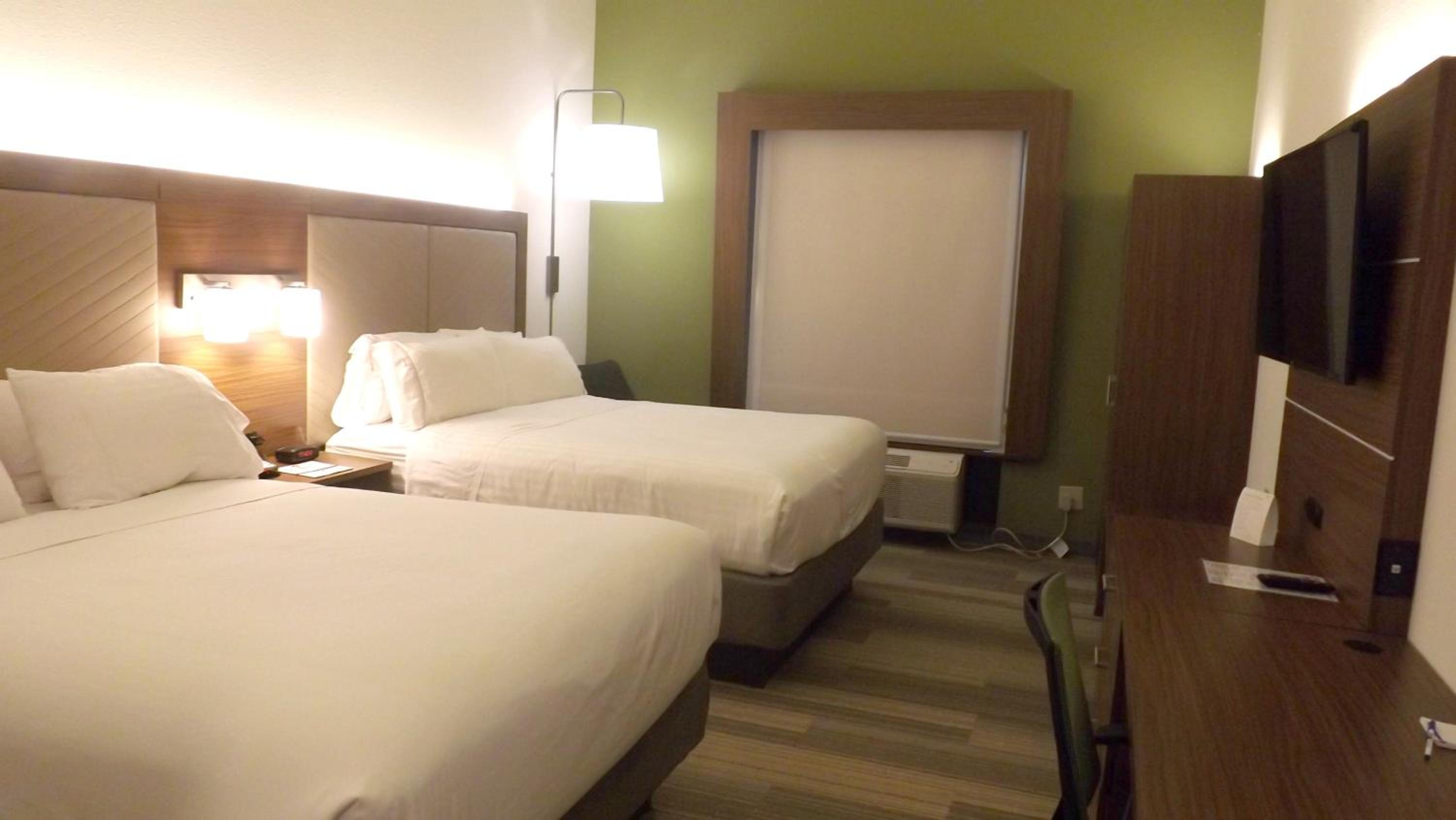 Standard Room with Two Queen Beds - Photo 1