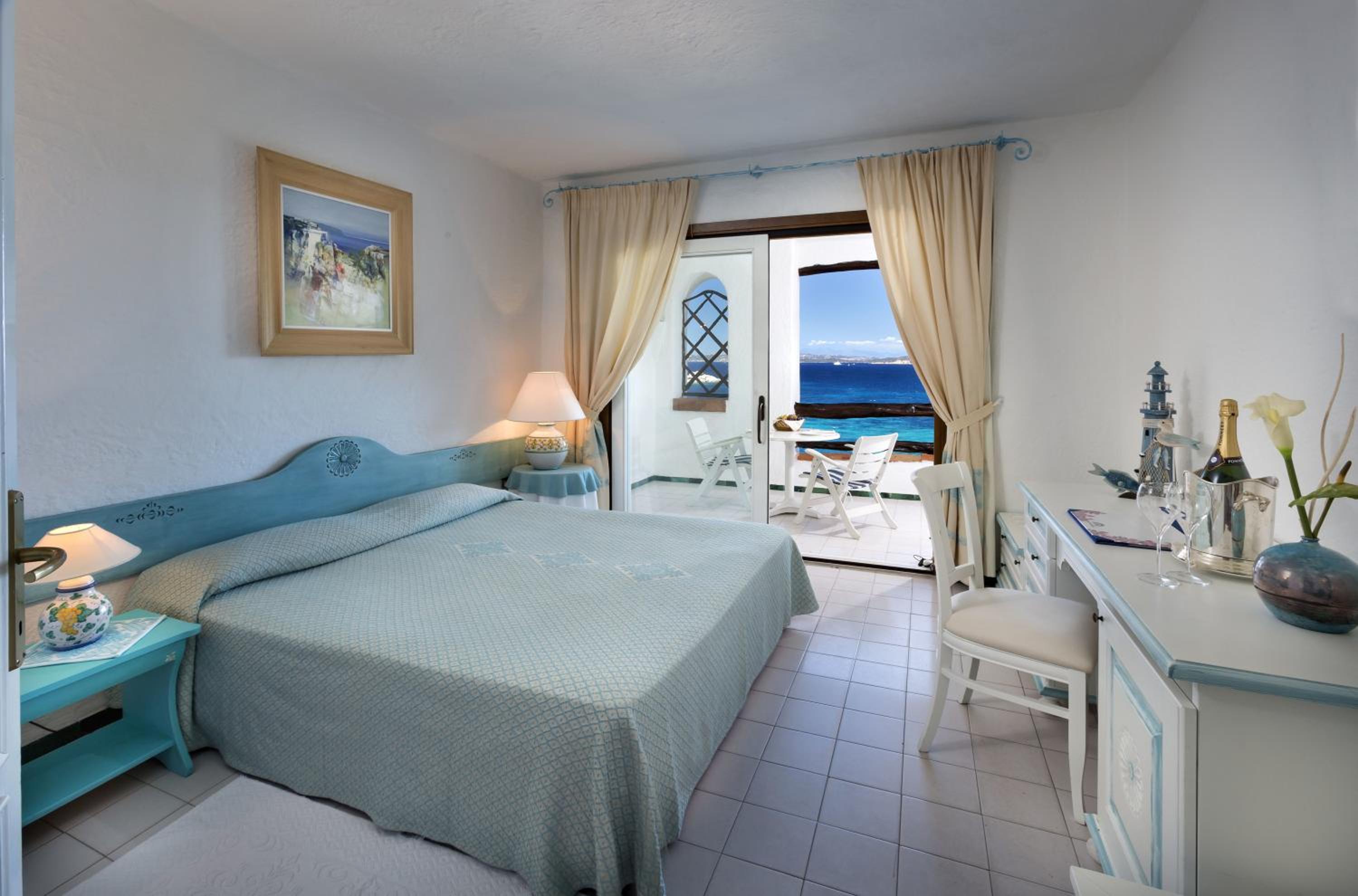 Double Room with Sea View - Photo 3