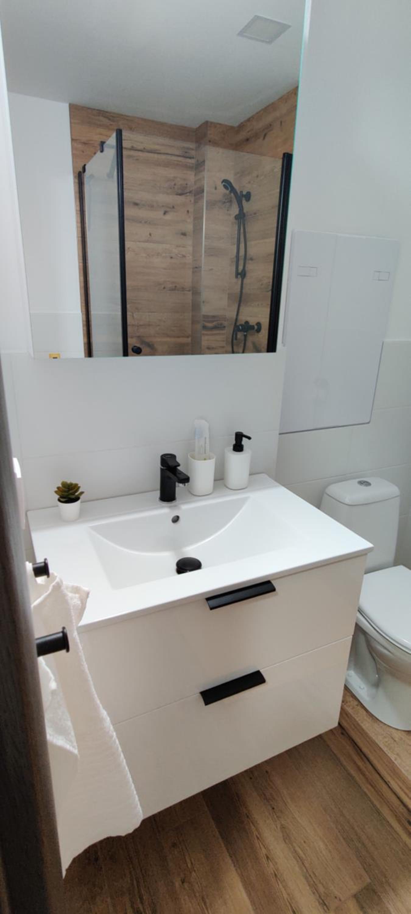 Apartment with Terrace - Photo 10