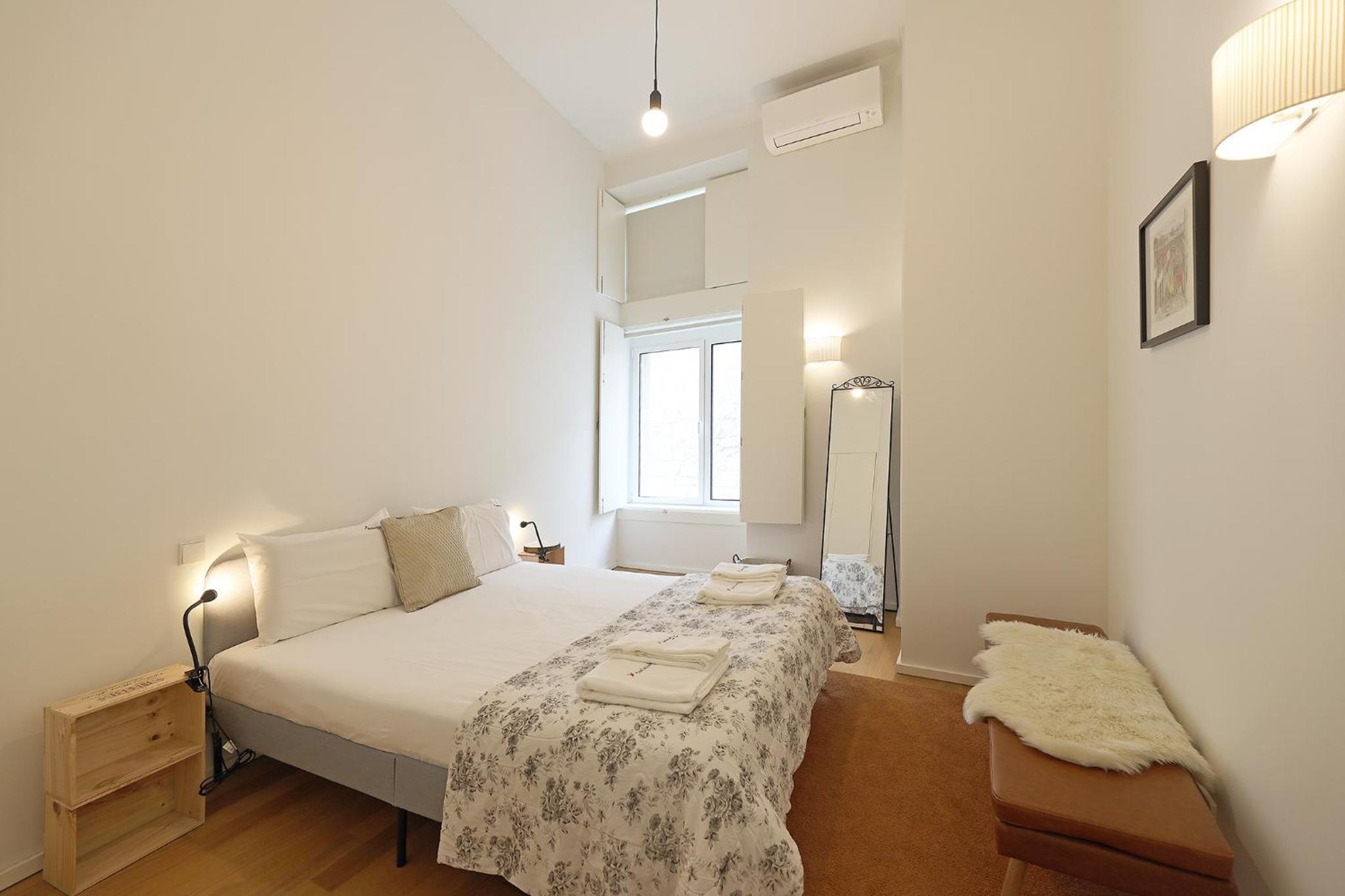One-Bedroom Apartment - Photo 2