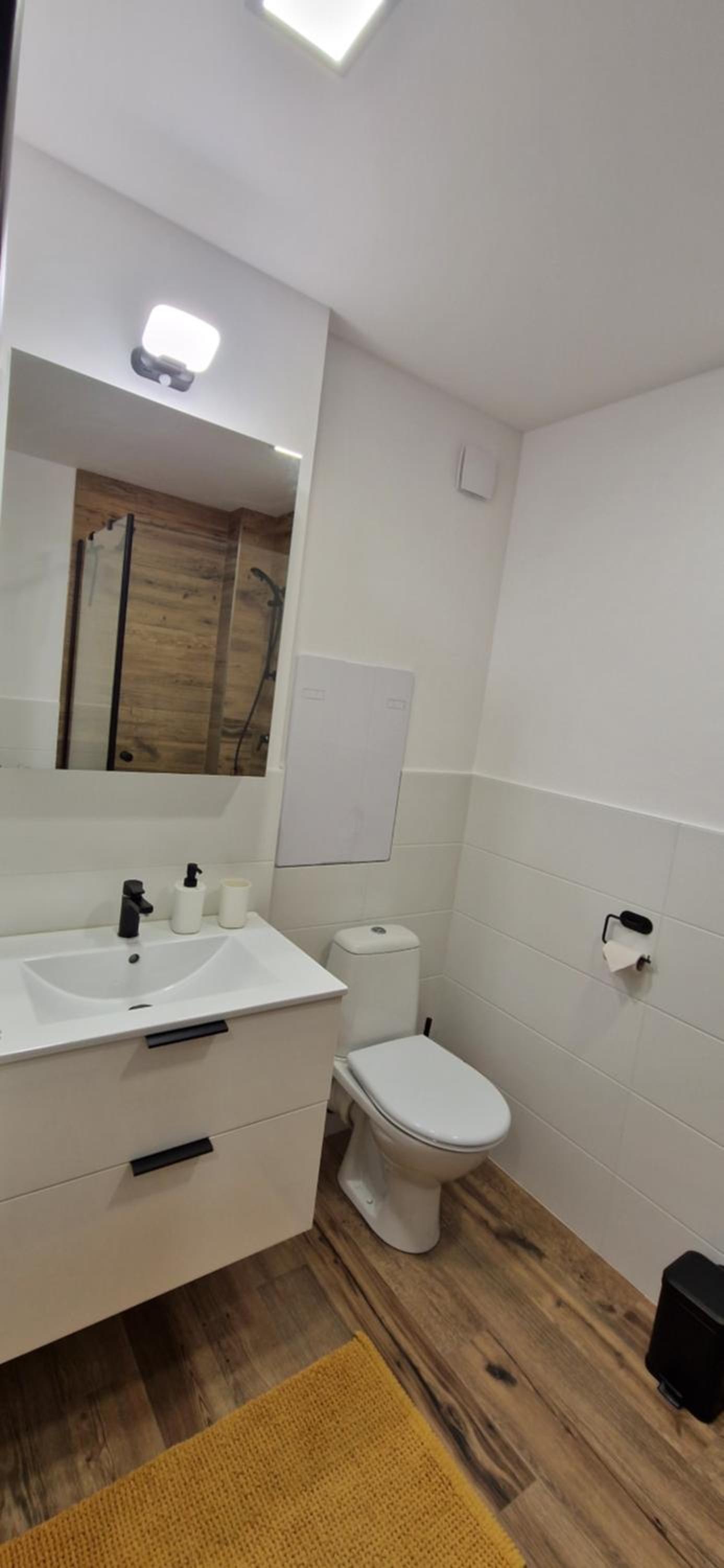 Apartment with Terrace - Photo 21