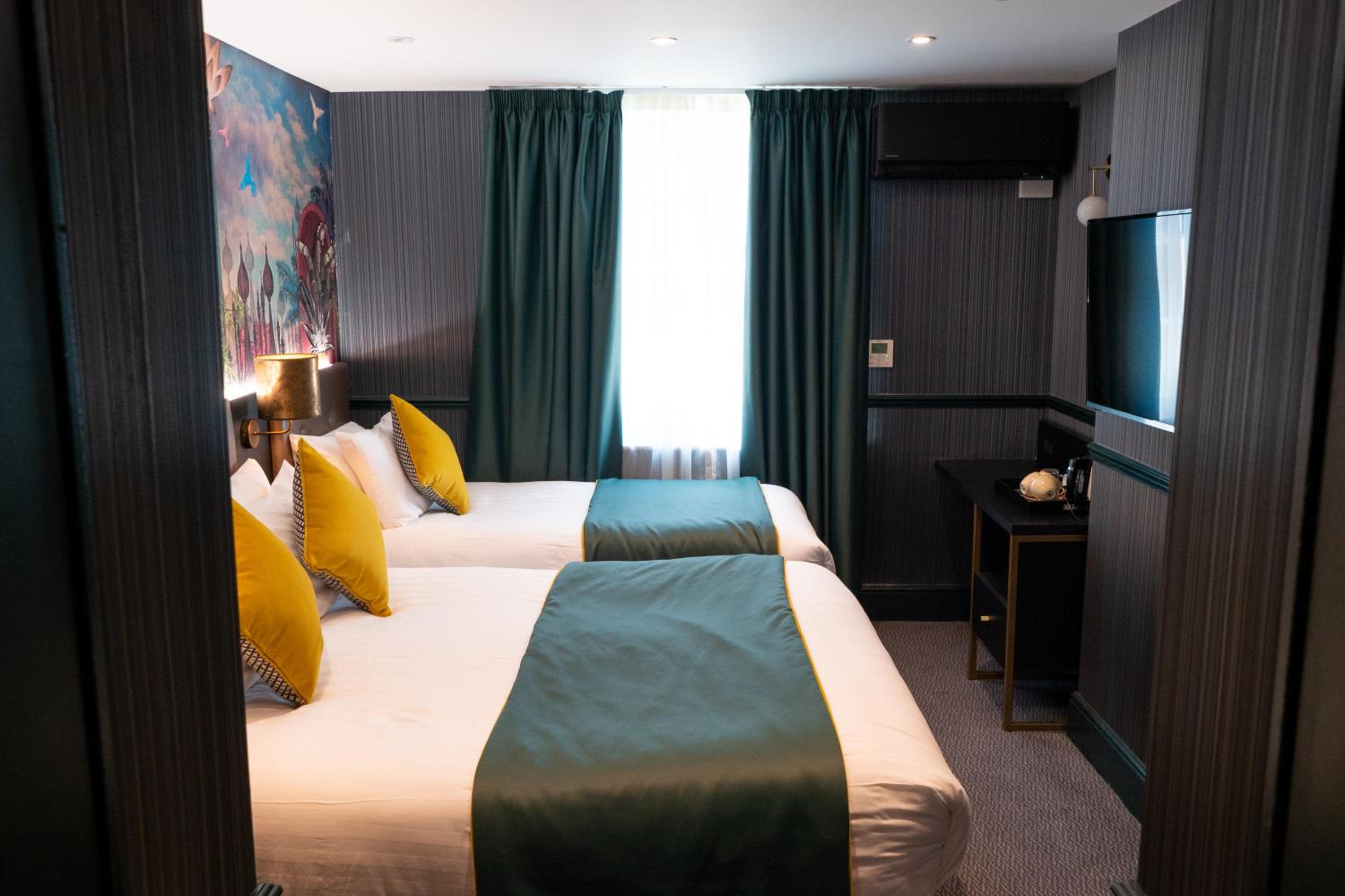 Deluxe Twin Room photo 2
