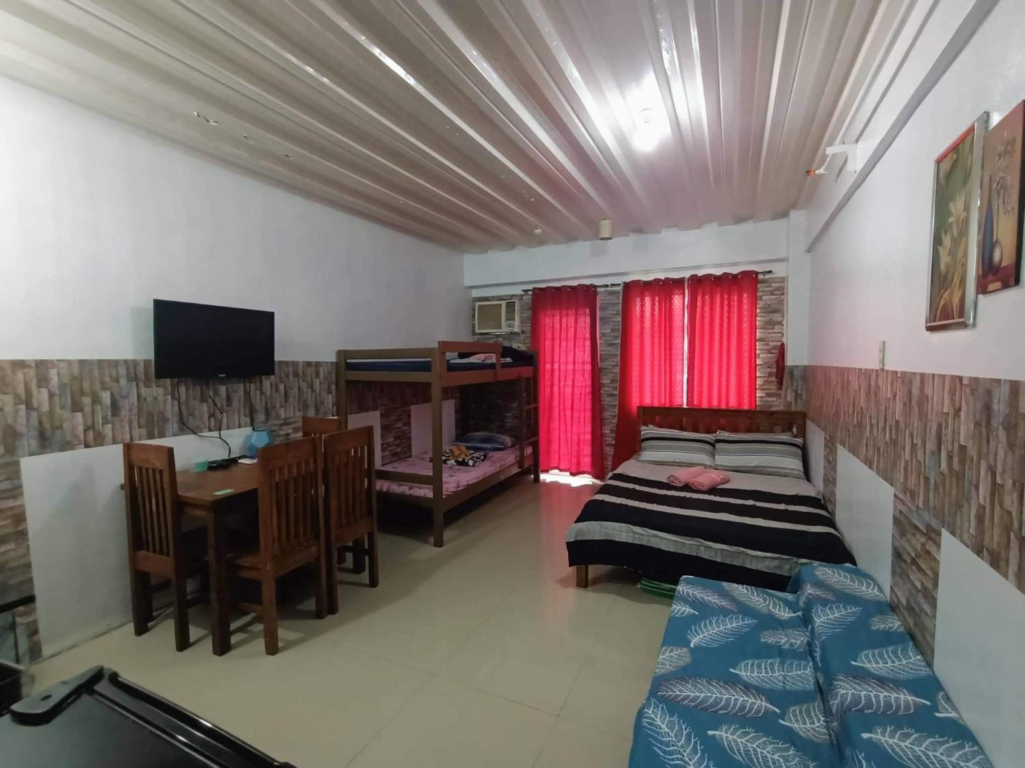 Family Room - Photo 4