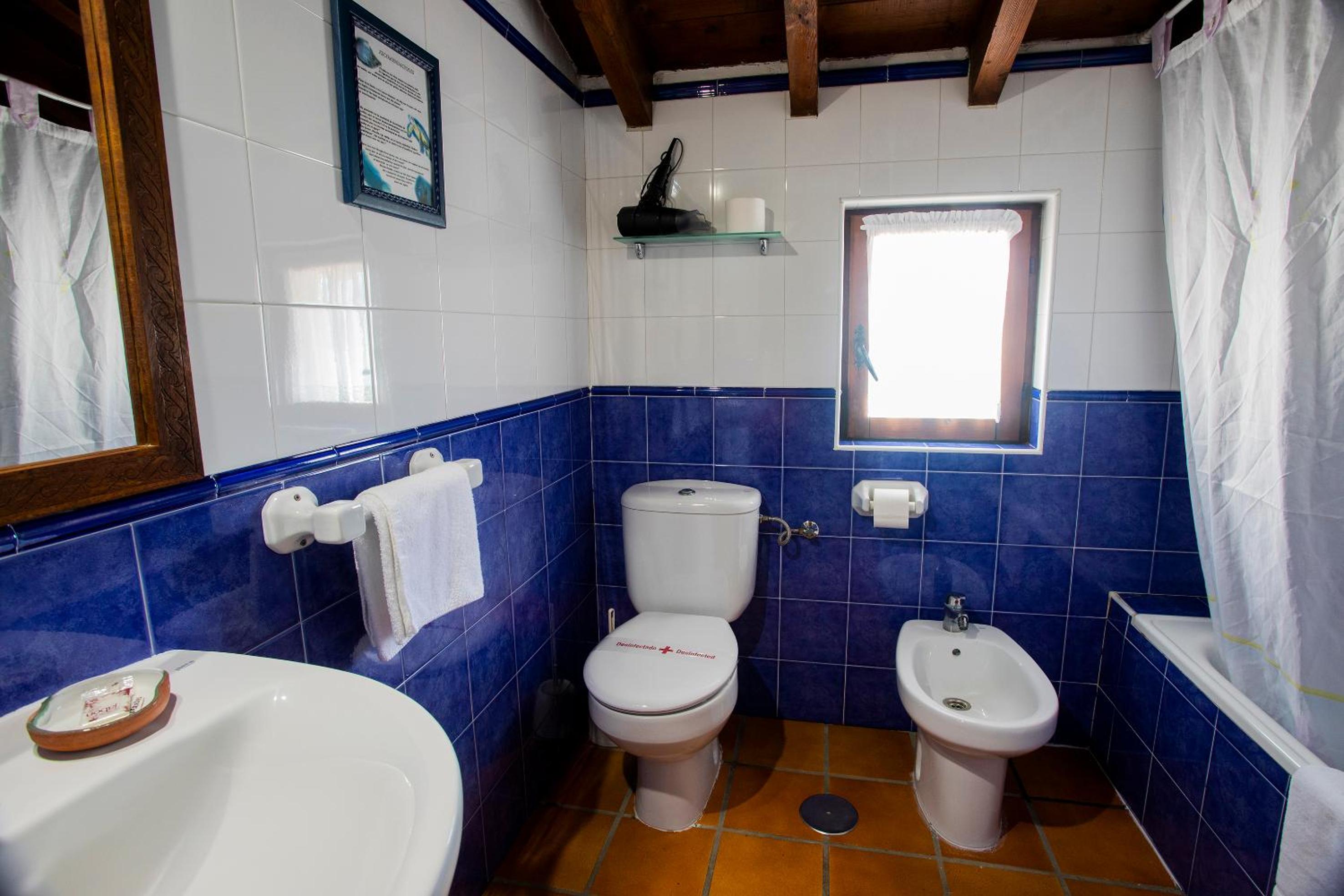 Double Room with Mountain View - Photo 6