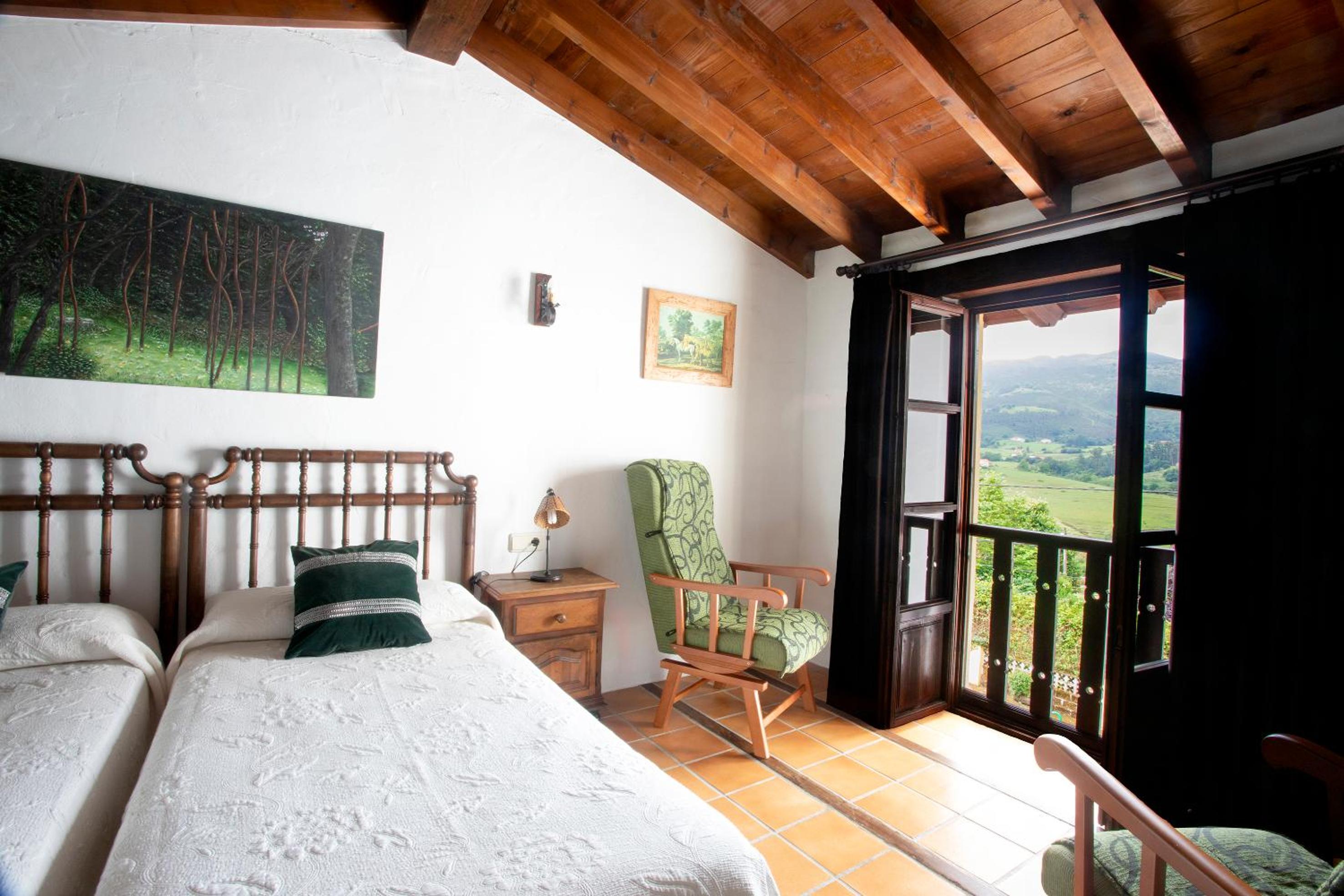 Double Room with Mountain View - Photo 4