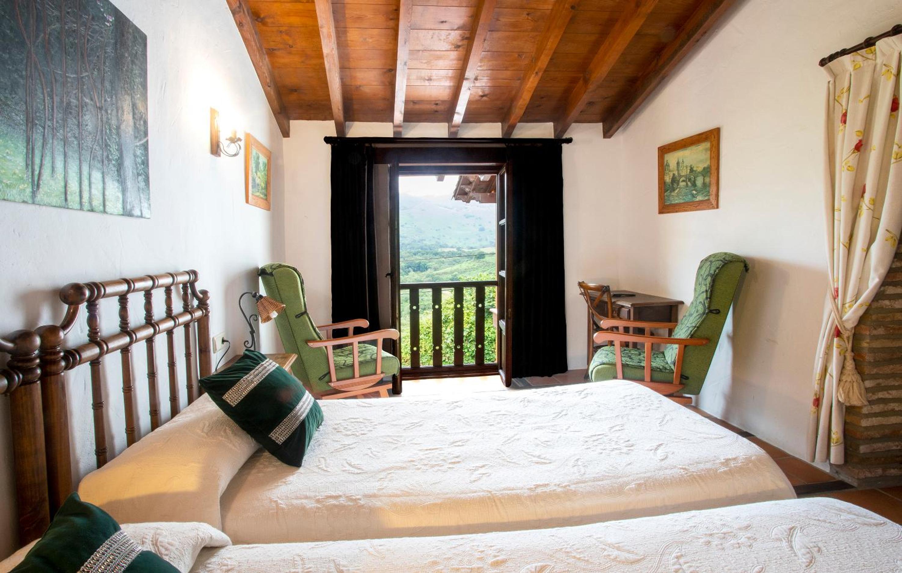 Double Room with Mountain View - Photo 1