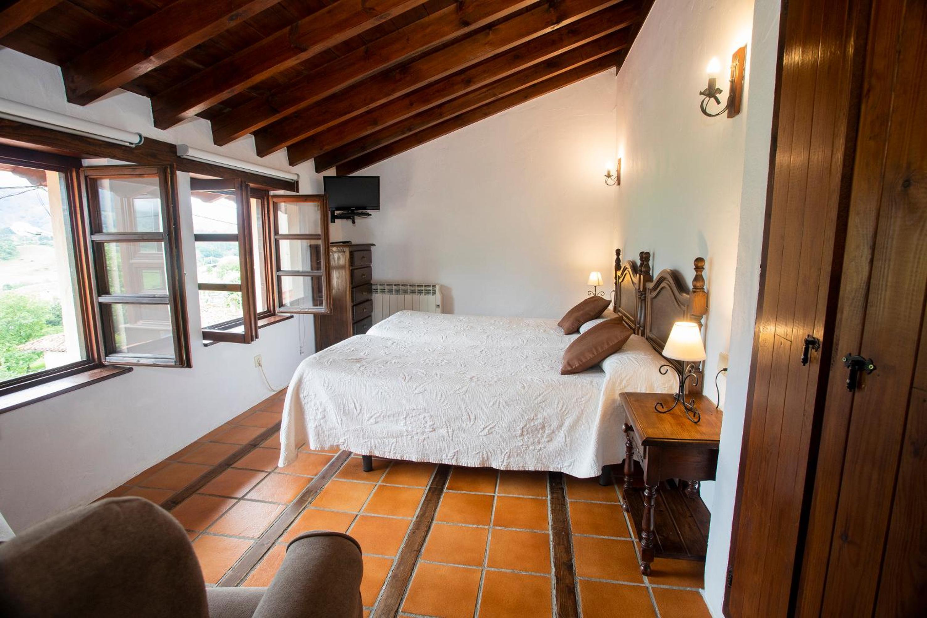Double Room with Mountain View - Photo 3