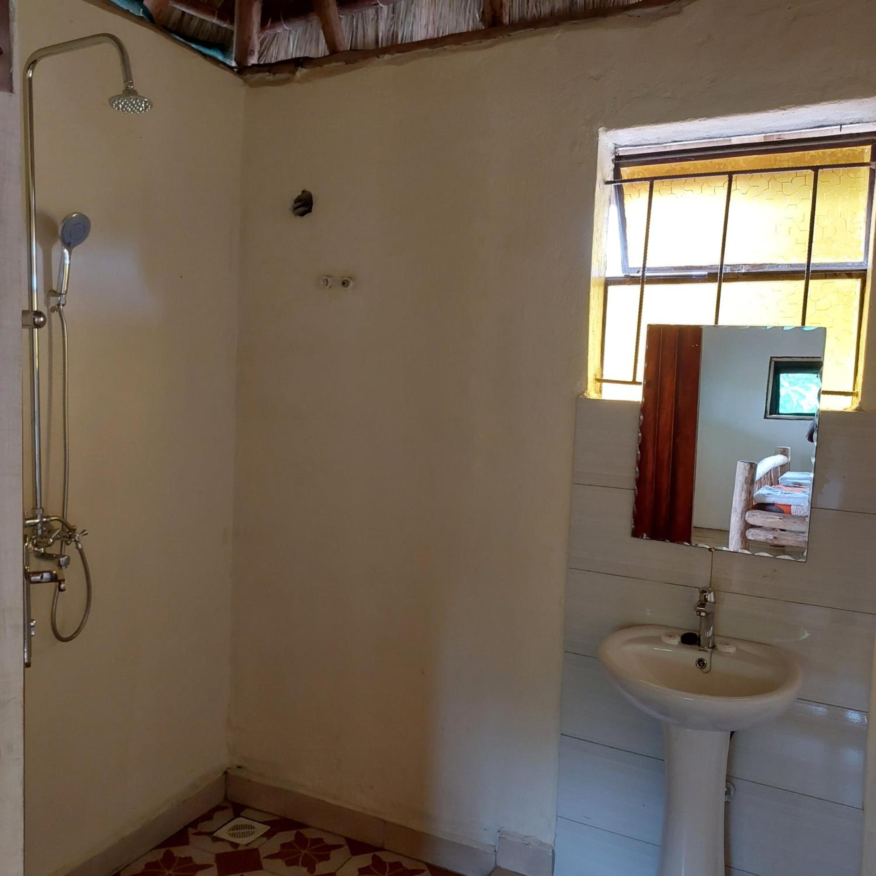 Double or Twin Room with Private Bathroom photo 3