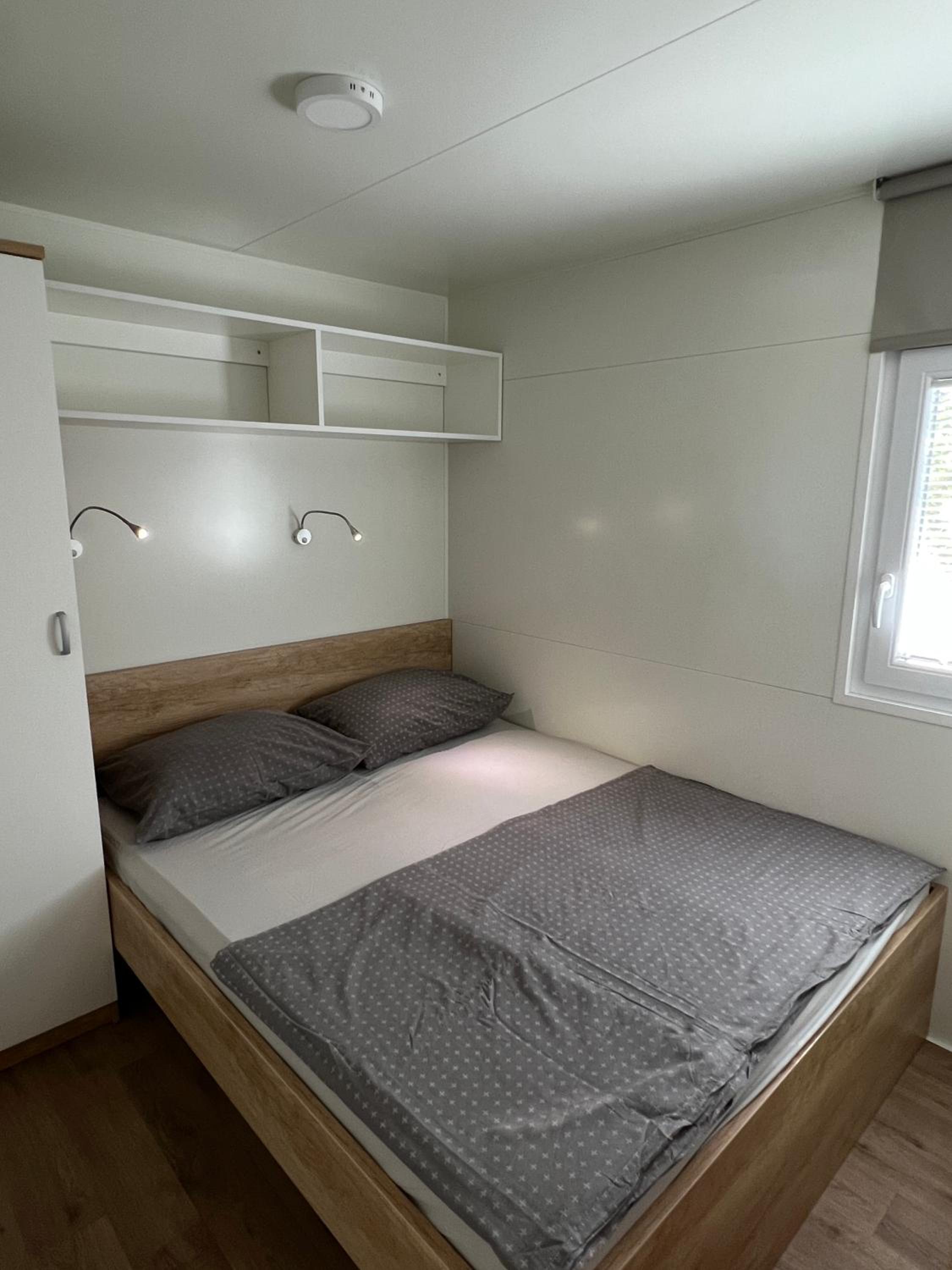 Mobile Home photo 3